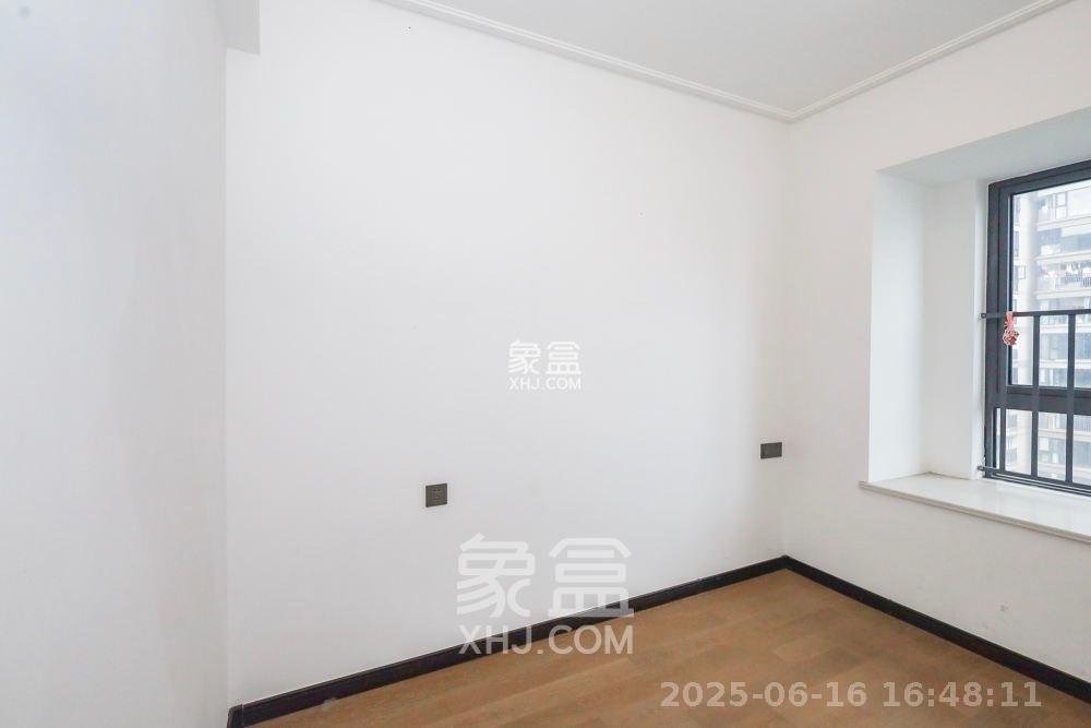 卓越中寰  4室2厅1卫   4000.00元/月室内图