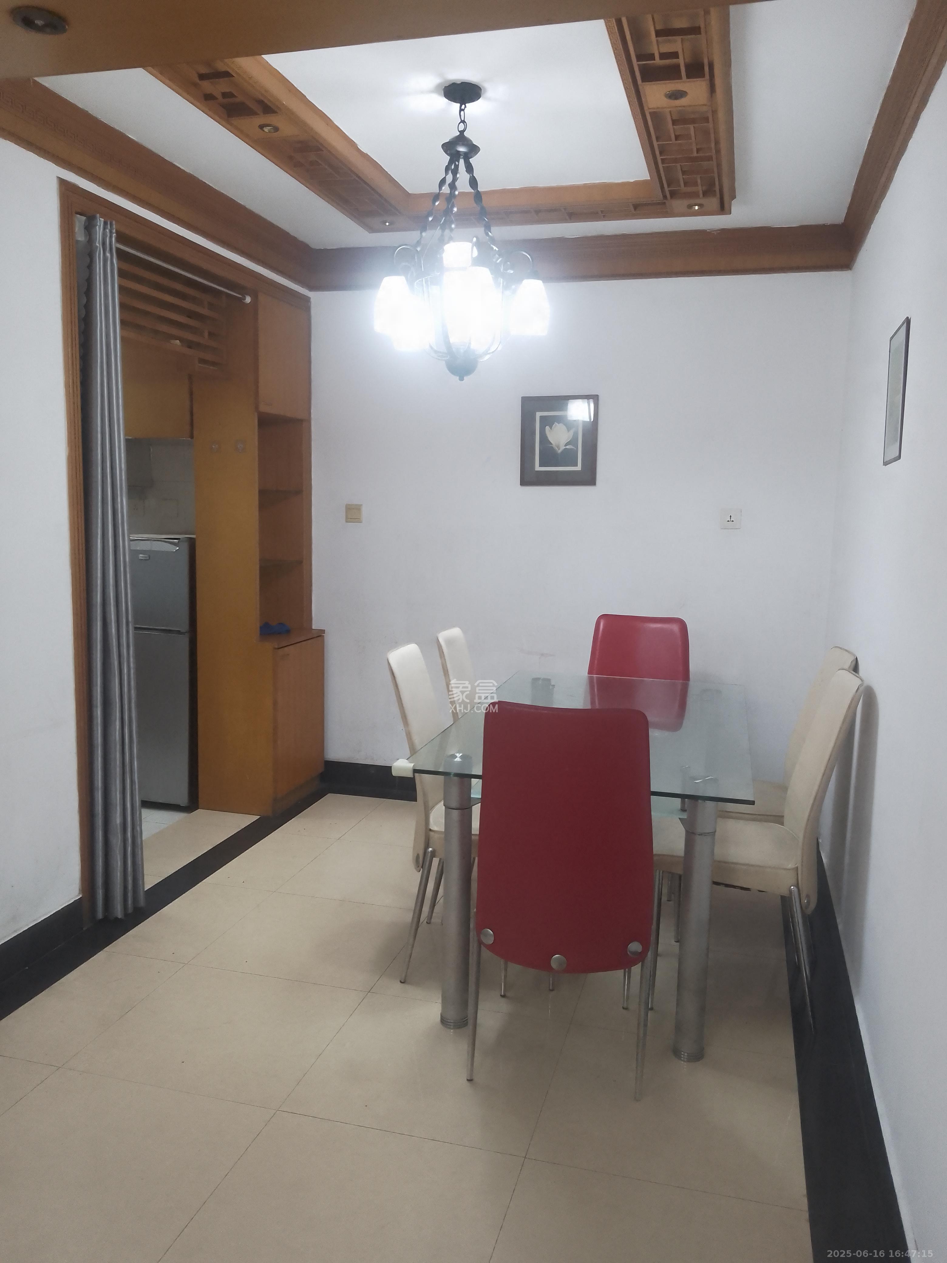 南建公寓  1室2厅2卫   2500.00元/月室内图