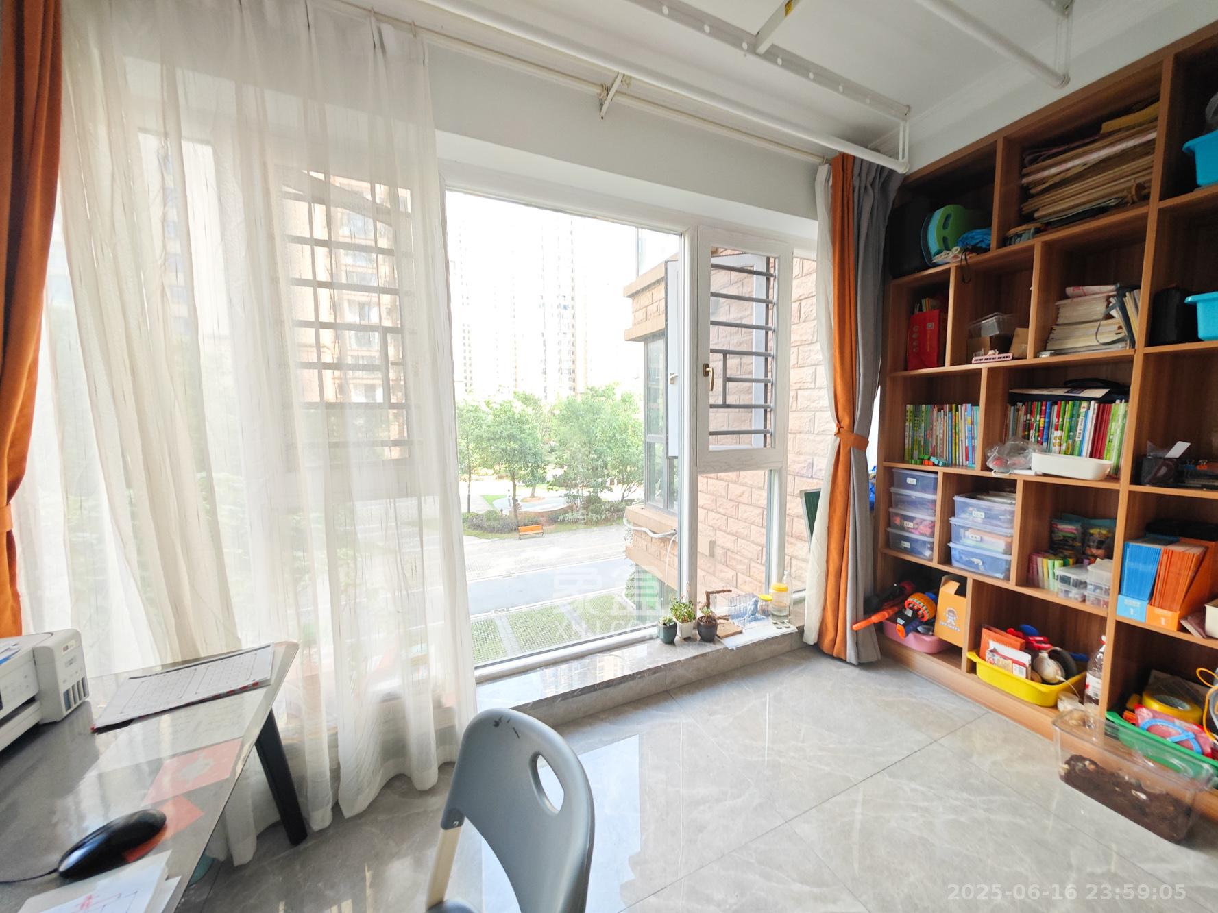 中建嘉和城  4室2厅2卫   125.00万其他