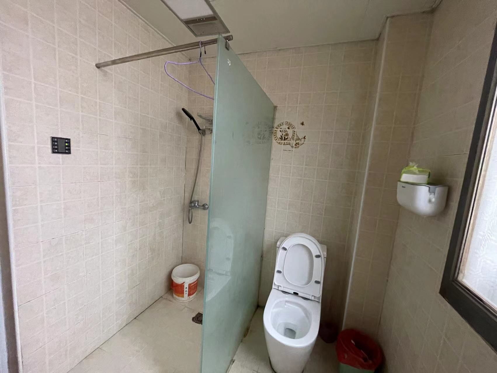 东方豪苑 3室2厅2卫 45.0万 东方豪苑 3室2厅2卫 45.0万客厅