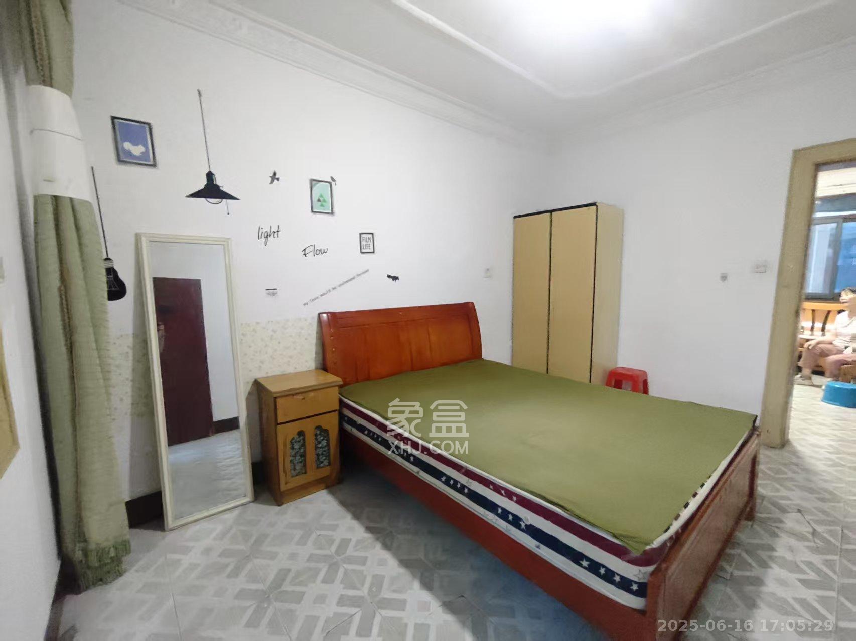 高压开关厂宿舍  2室1厅1卫    1200.0元/月 高压开关厂宿舍  2室1厅1卫    1200.0元/月室内图