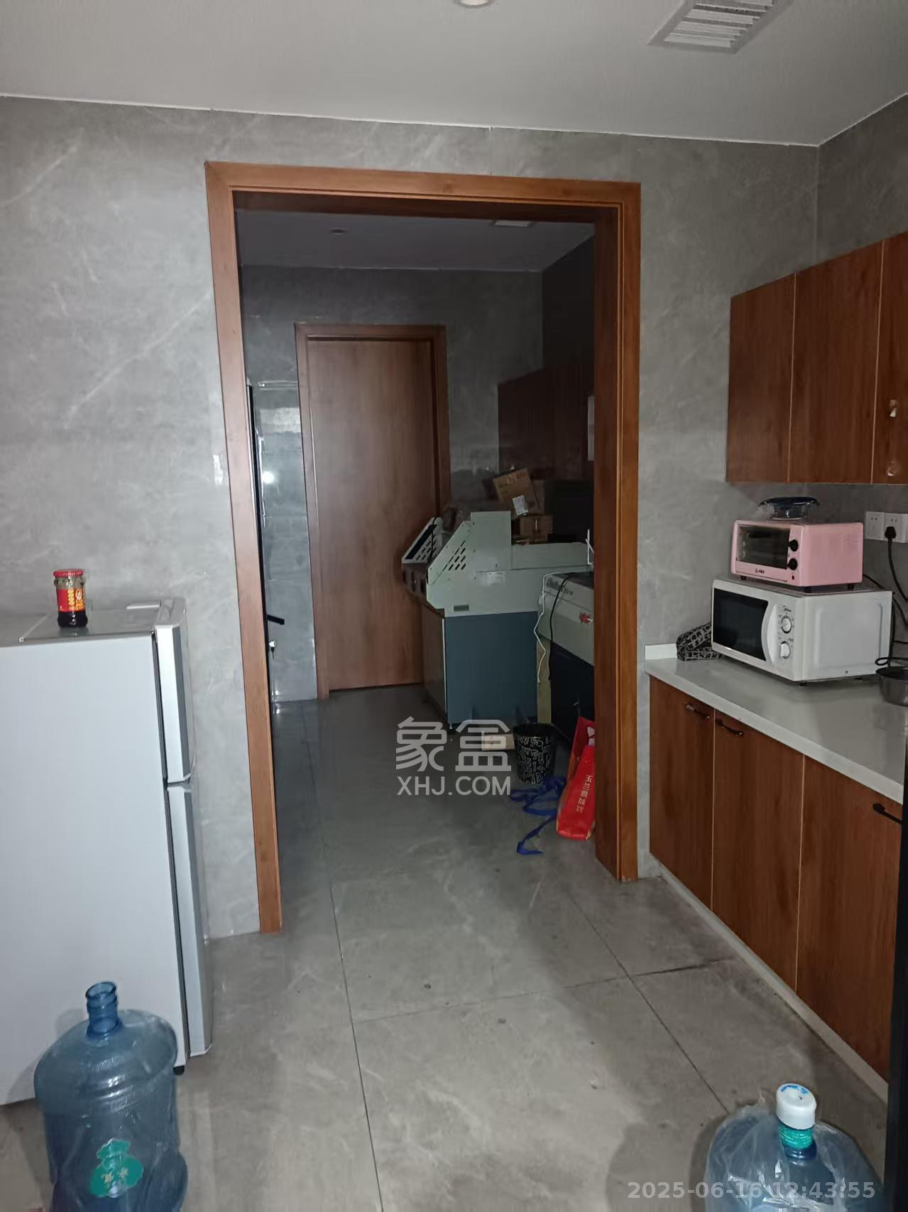 洋湖创富中心   658.0㎡      28000.0元/月室内图