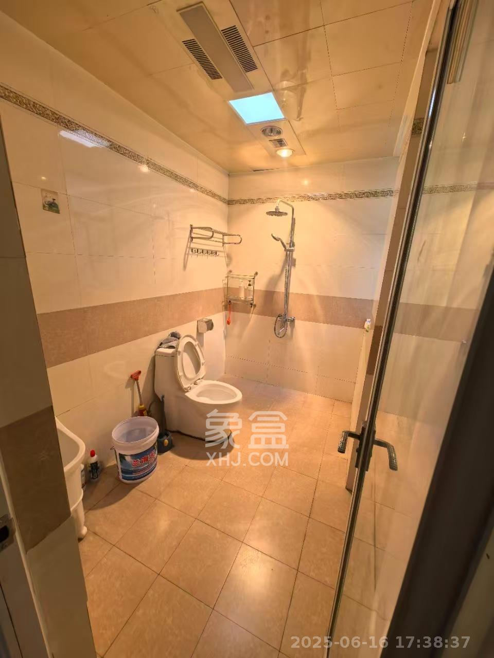 西子花苑  1室2厅1卫   2200.00元/月室内图