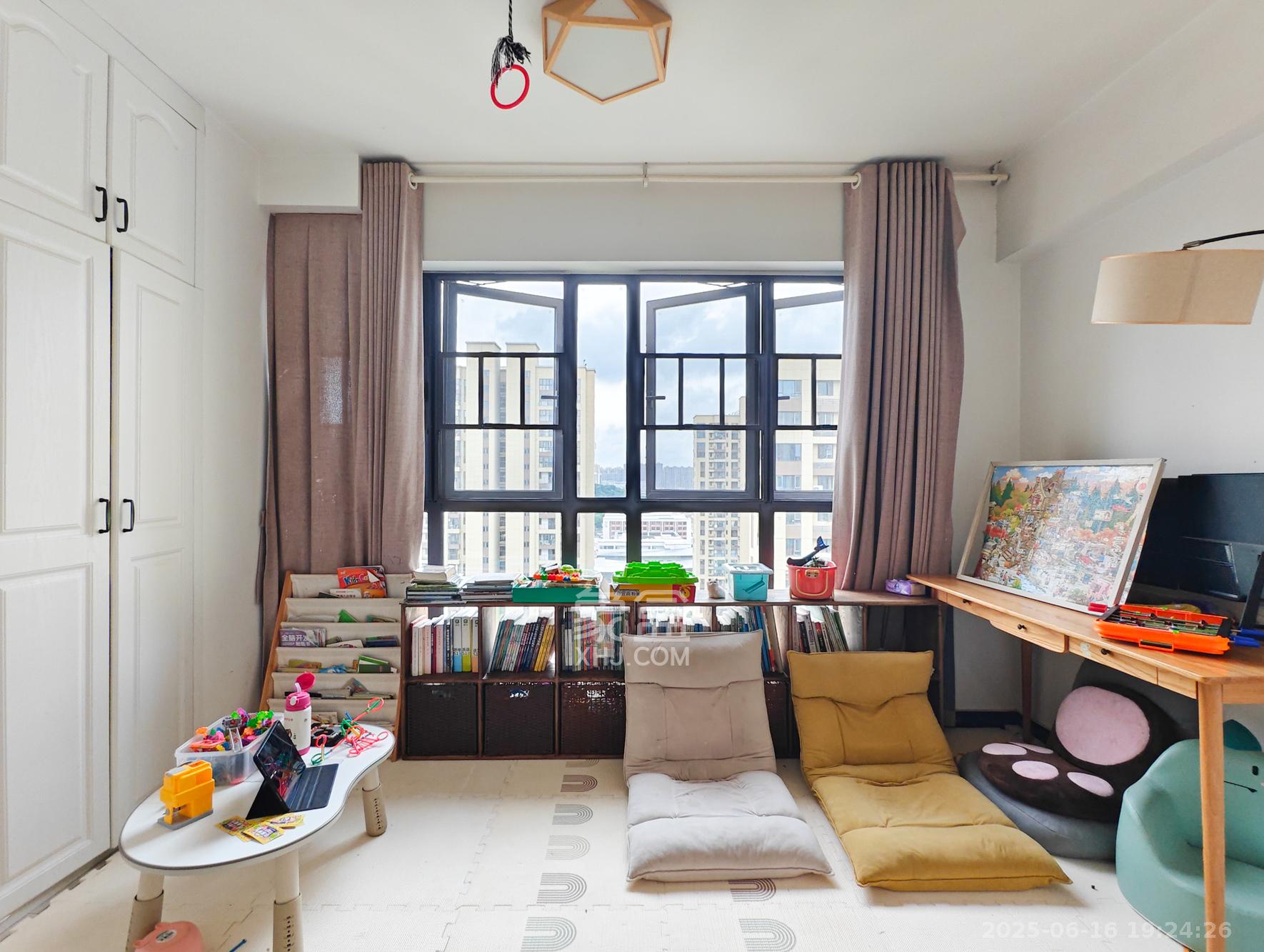 卓越蔚蓝城邦  4室2厅2卫    116.0万 卓越蔚蓝城邦  4室2厅2卫    116.0万阳台