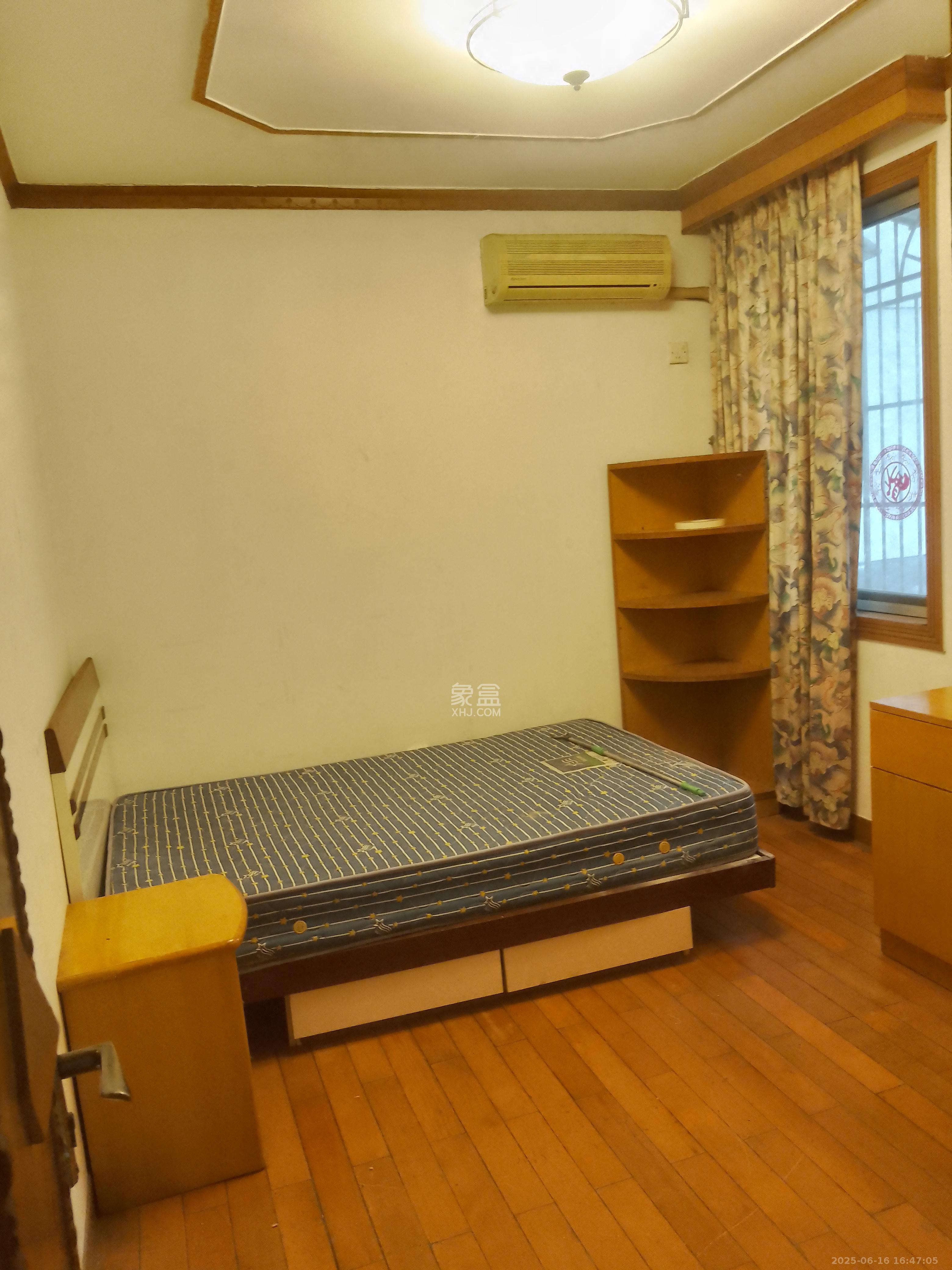南建公寓  1室2厅2卫   2500.00元/月室内图
