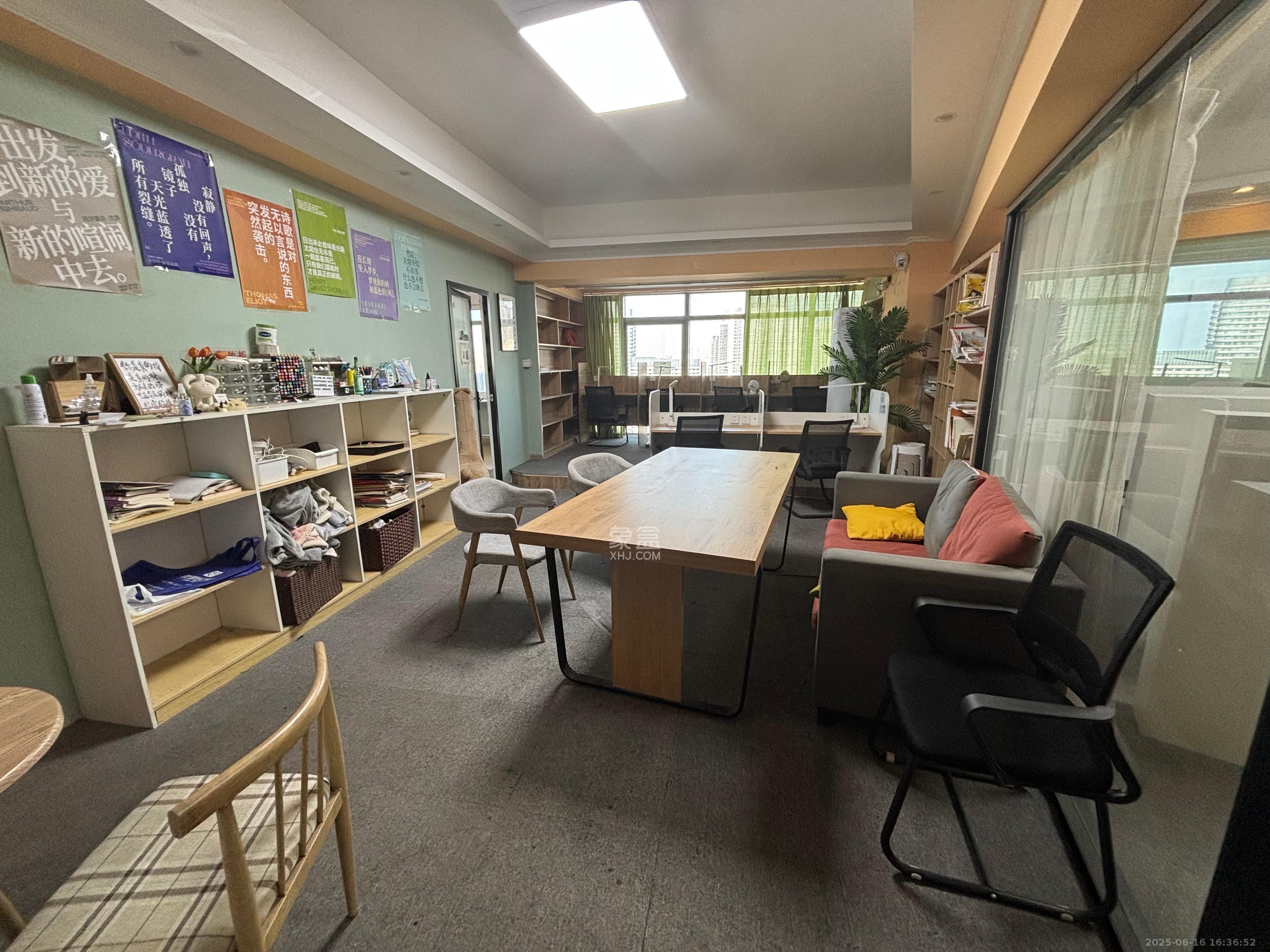 奥克斯广场 1室1厅1卫 6400.0元/月 奥克斯广场 1室1厅1卫 6400.0元/月室内图