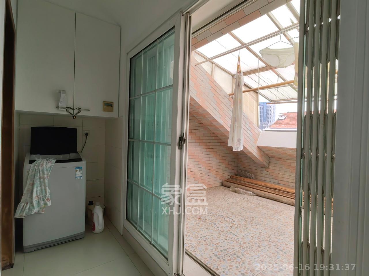 东方新城  5室2厅2卫    1000.0元/月室内图