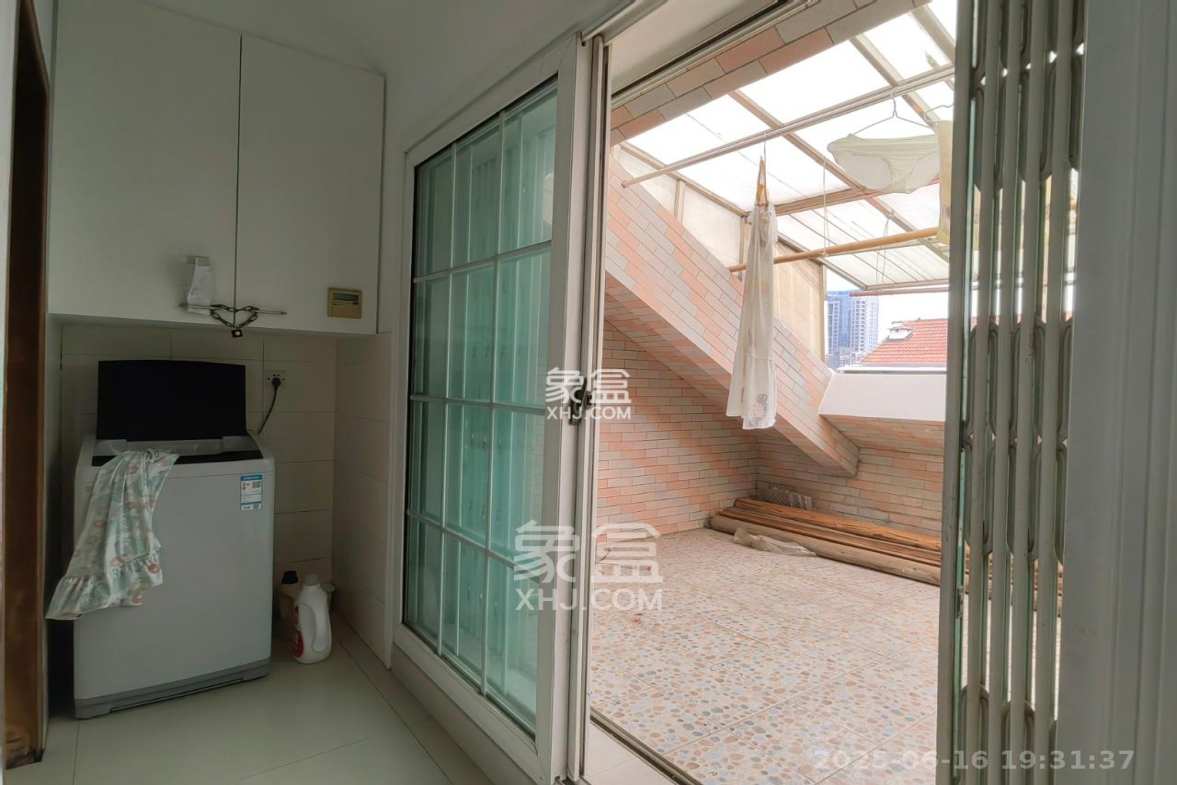 东方新城  5室2厅2卫    1000.0元/月 东方新城  5室2厅2卫    1000.0元/月室内图