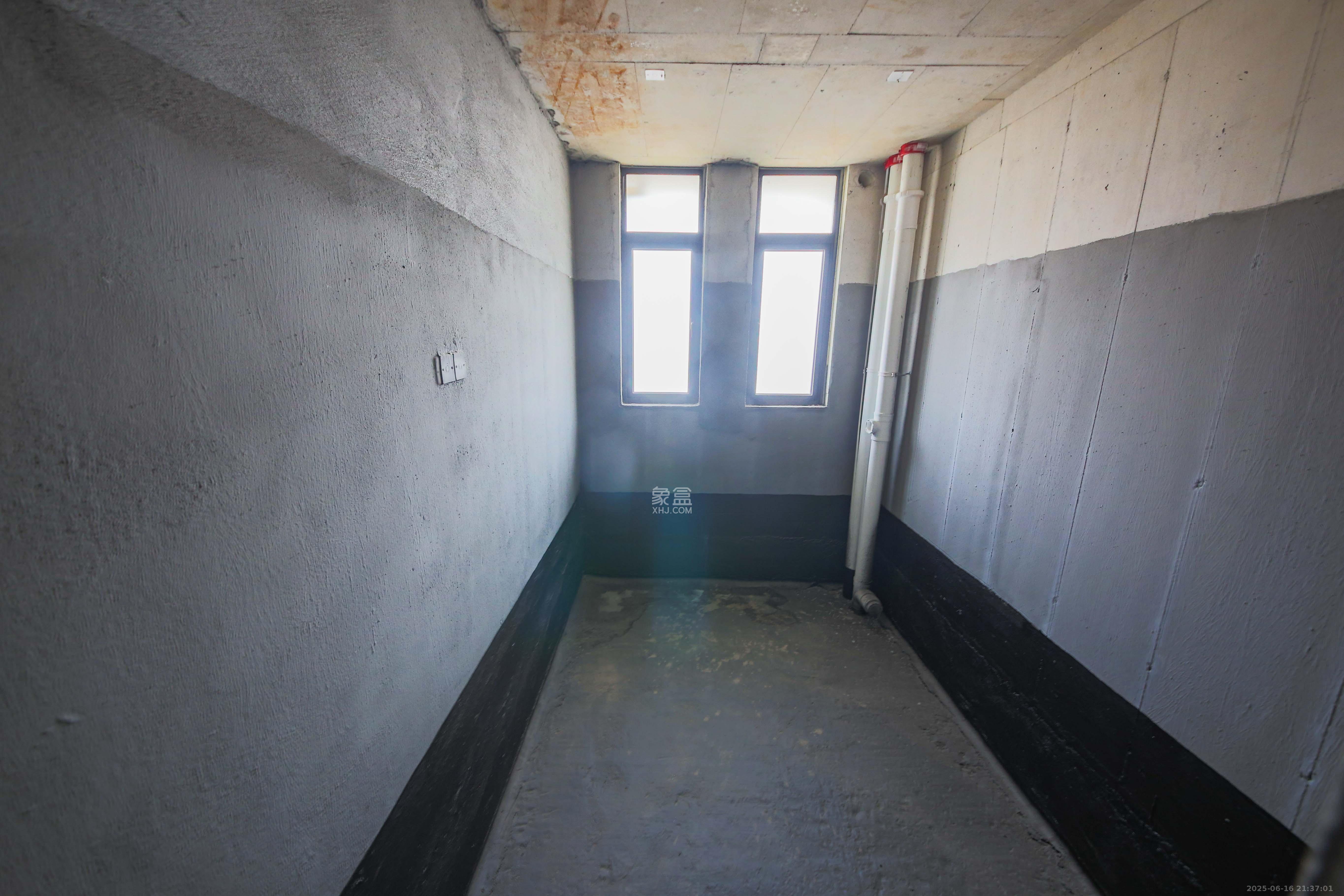 兴铁湘府和园 4室2厅2卫 280.0万 兴铁湘府和园 4室2厅2卫 280.0万卫生间