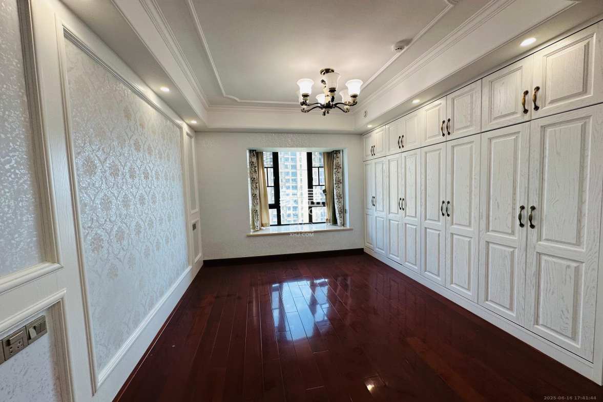 保利西海岸B区  5室2厅2卫    4500.0元/月 保利西海岸B区  5室2厅2卫    4500.0元/月室内图