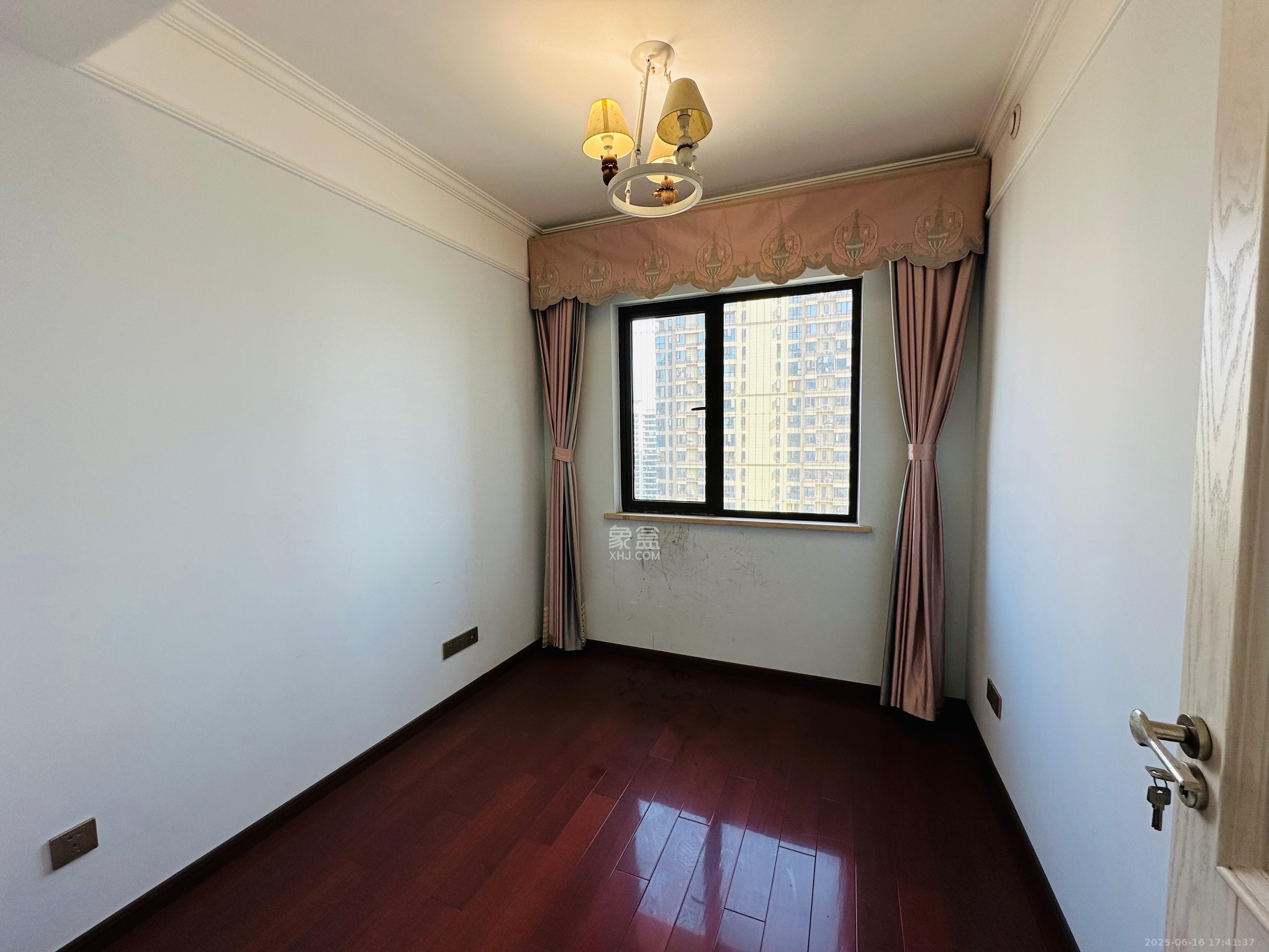 保利西海岸B区  5室2厅2卫    4500.0元/月 保利西海岸B区  5室2厅2卫    4500.0元/月室内图