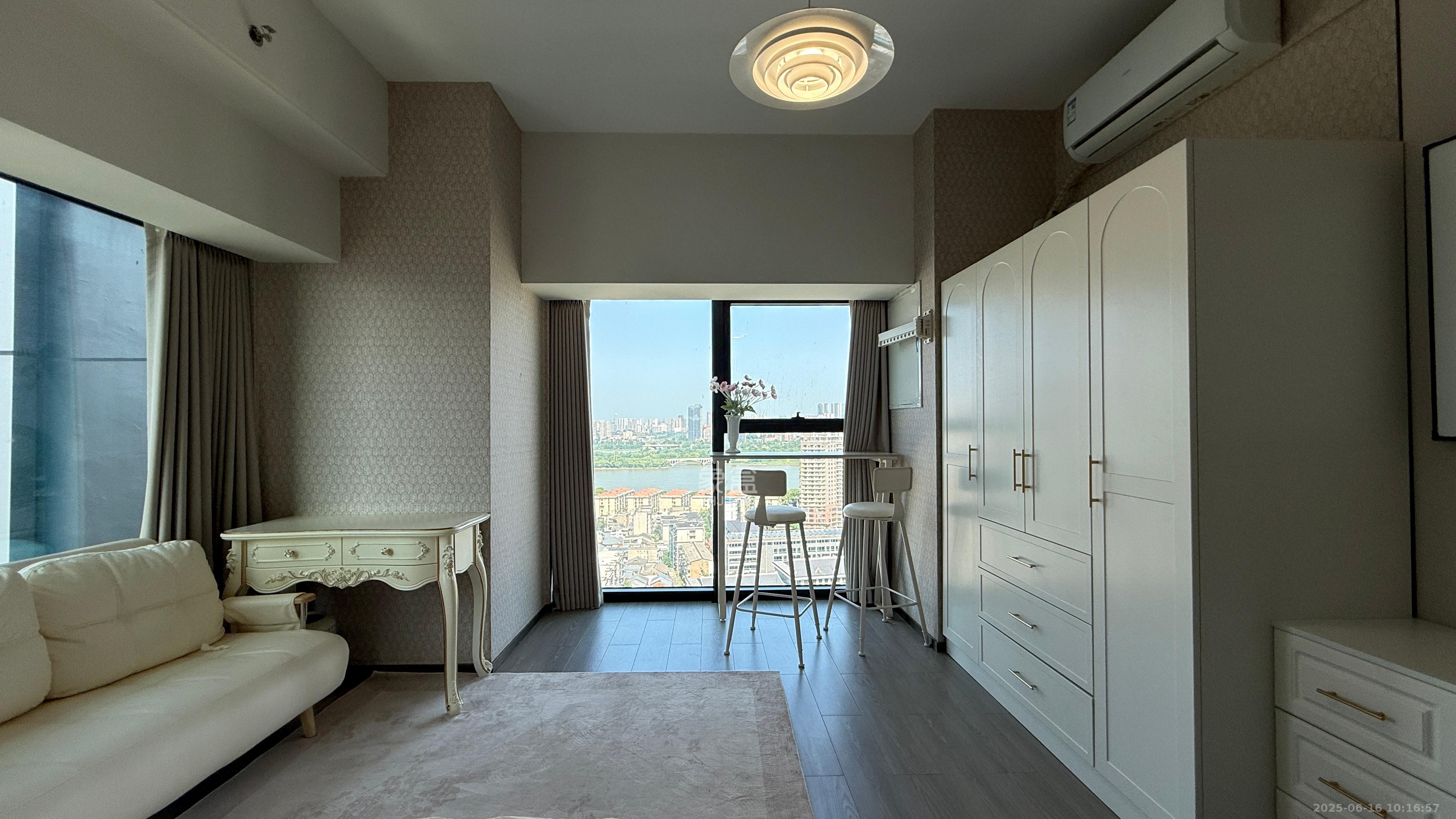 华润置地中心  1室1厅1卫    3200.0元/月室内图