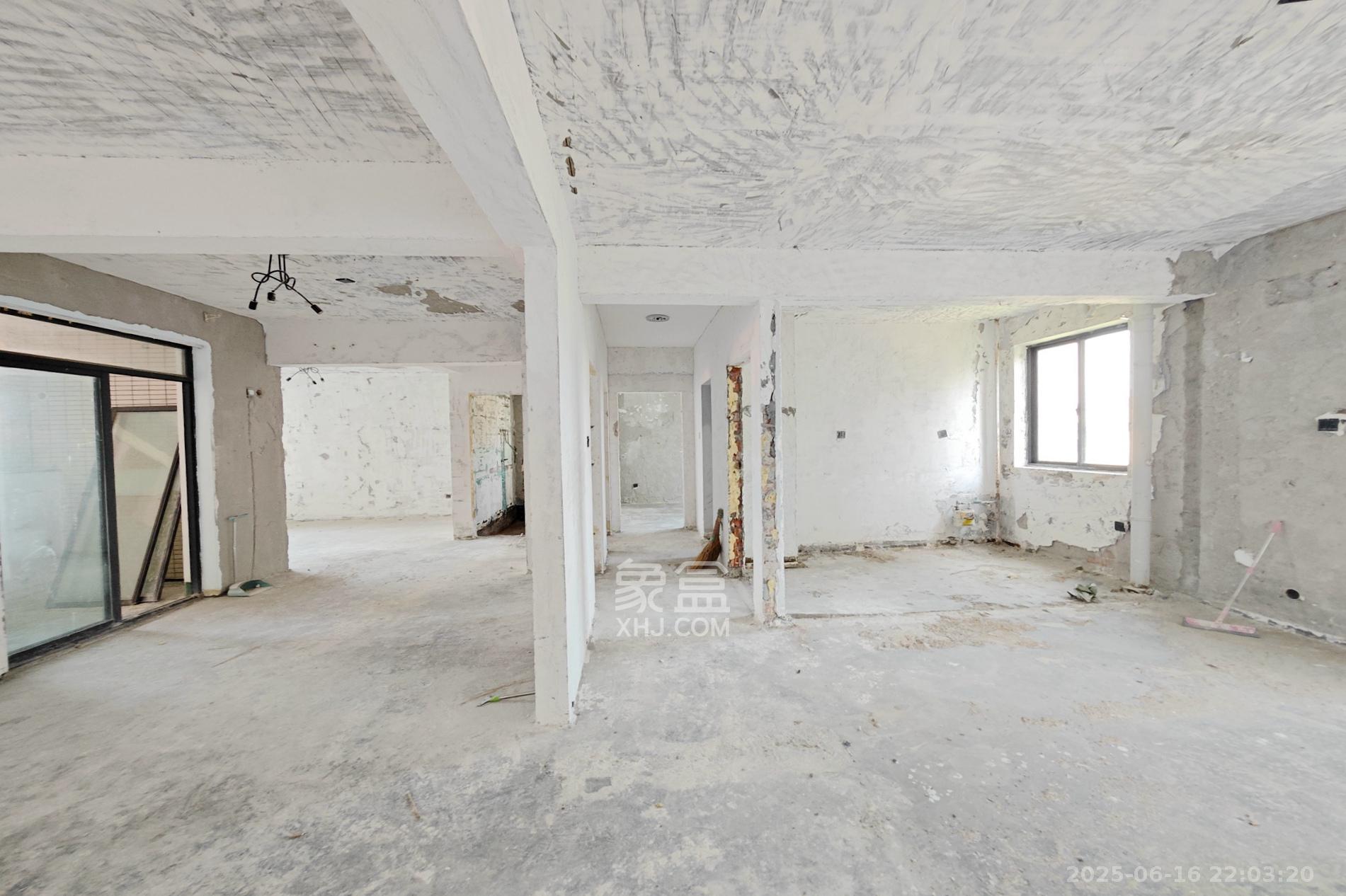 中江佳境天成 3室2厅2卫 99.8万 中江佳境天成 3室2厅2卫 99.8万客厅