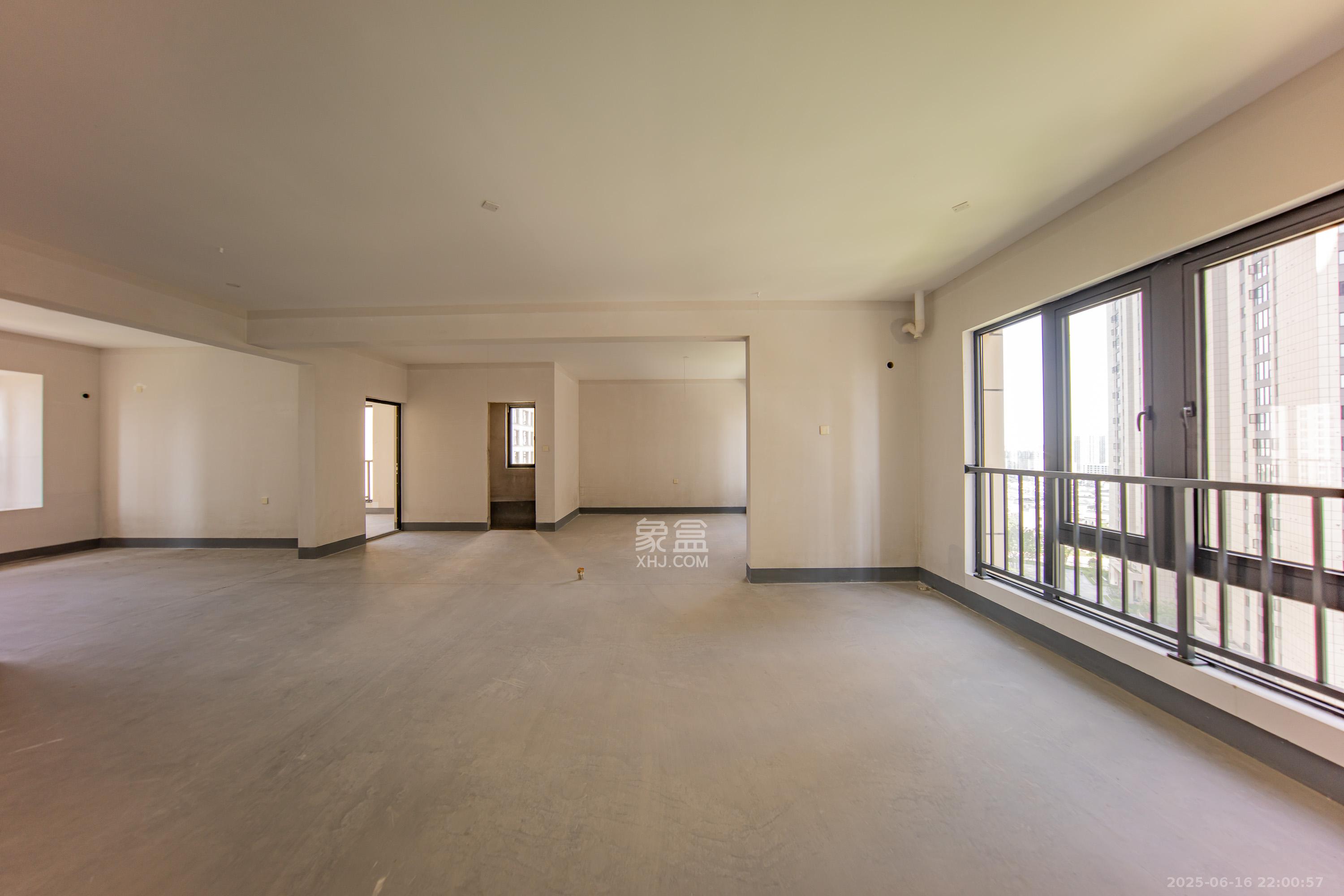 建投象山国际  4室2厅2卫   185.00万卧室