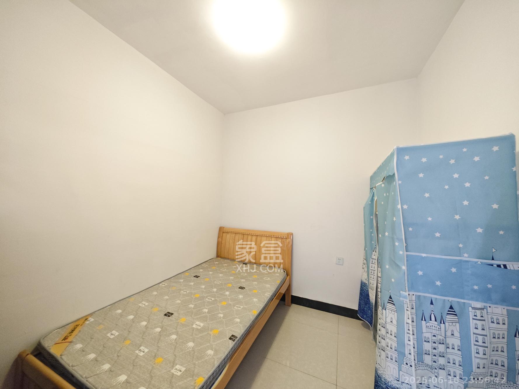 世纪桃花苑  2室2厅2卫    48.0万 世纪桃花苑  2室2厅2卫    48.0万卧室