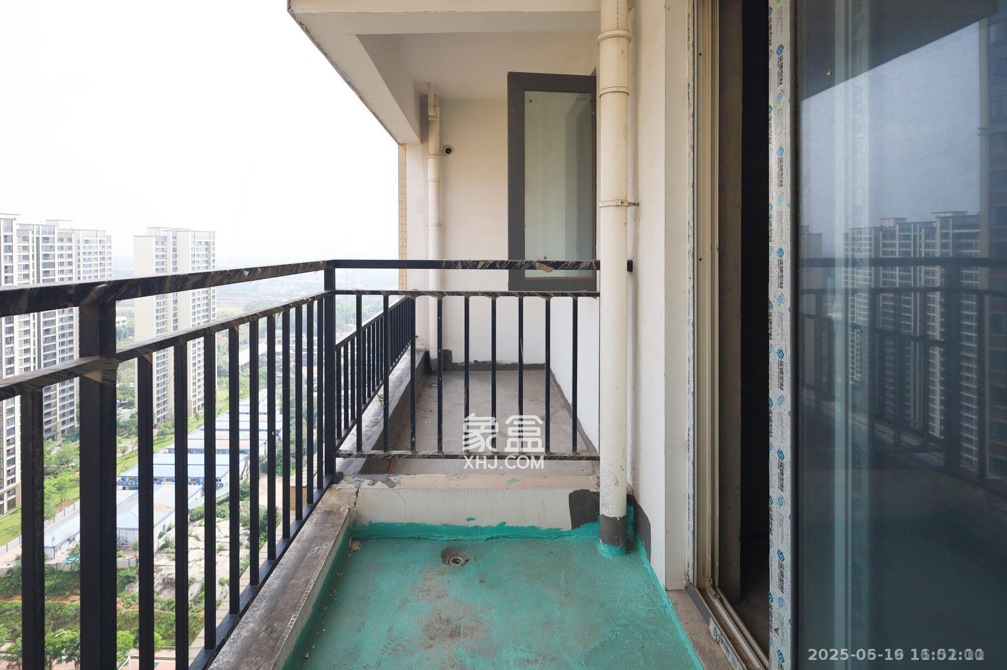 湘诚德峰小区A区  3室2厅2卫    1500.0元/月室内图