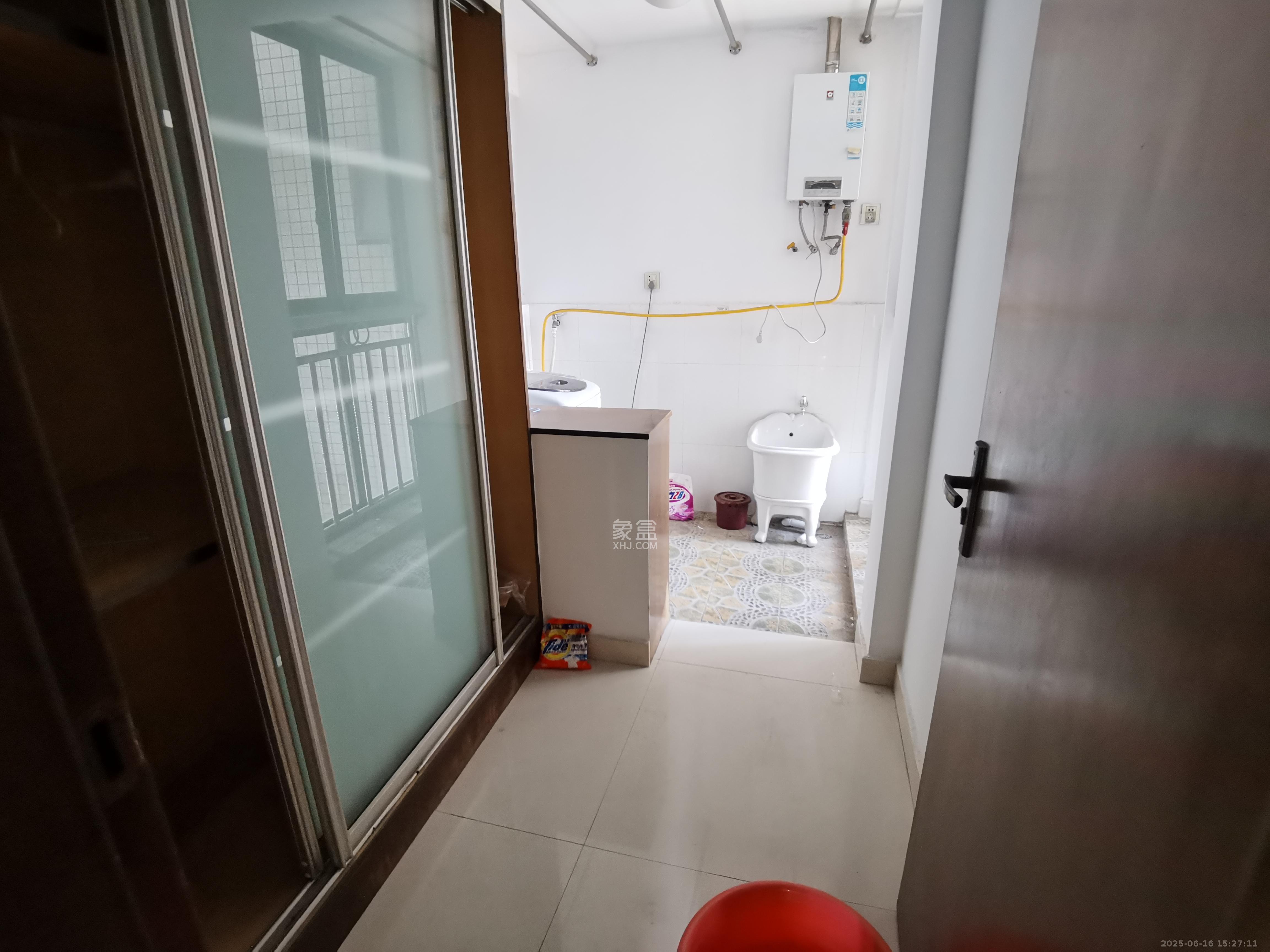 上东印象 3室2厅2卫 2400.0元/月 上东印象 3室2厅2卫 2400.0元/月室内图