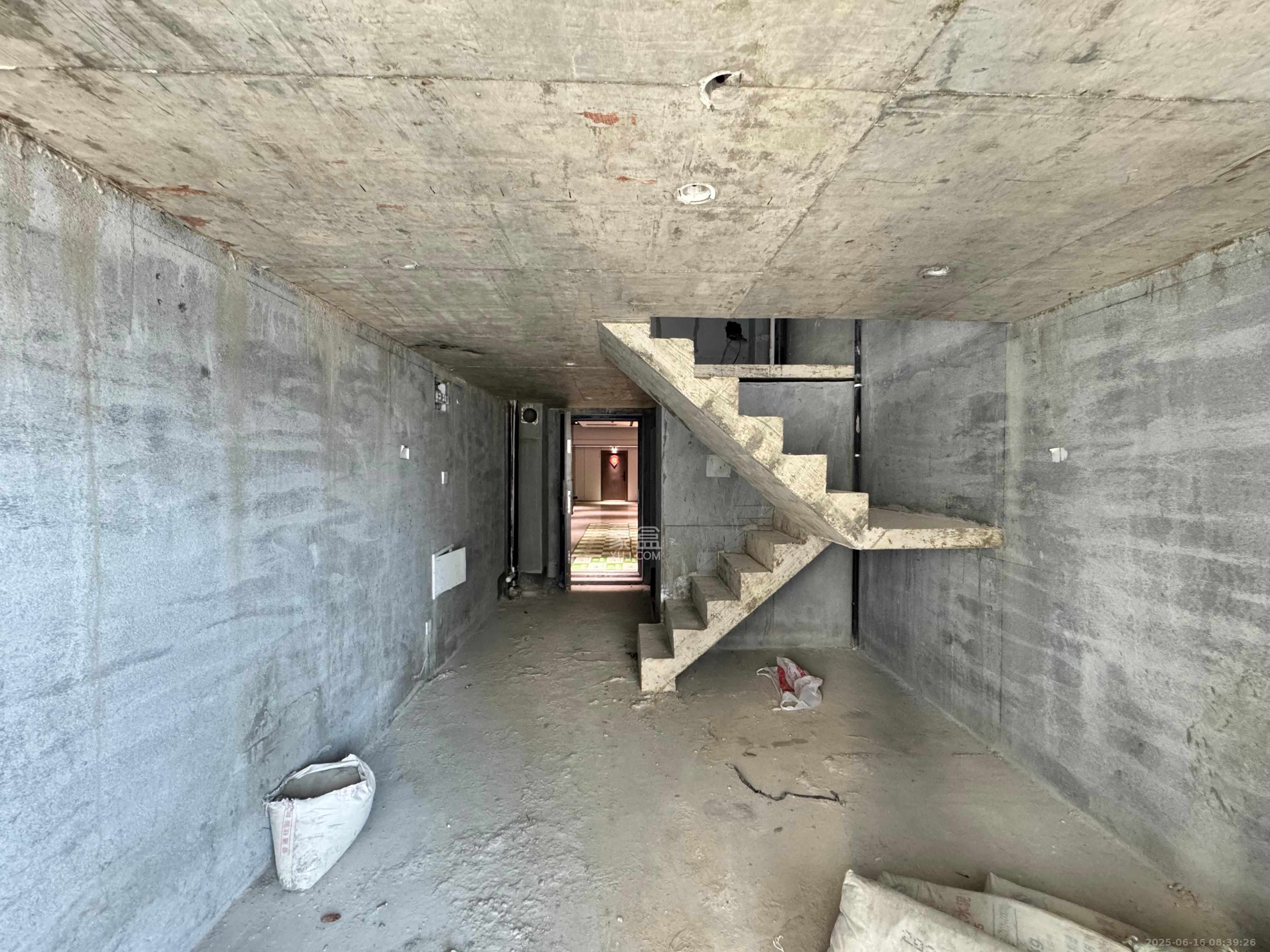 卓越中寰 2室1厅1卫 1500.0元/月 卓越中寰 2室1厅1卫 1500.0元/月室内图