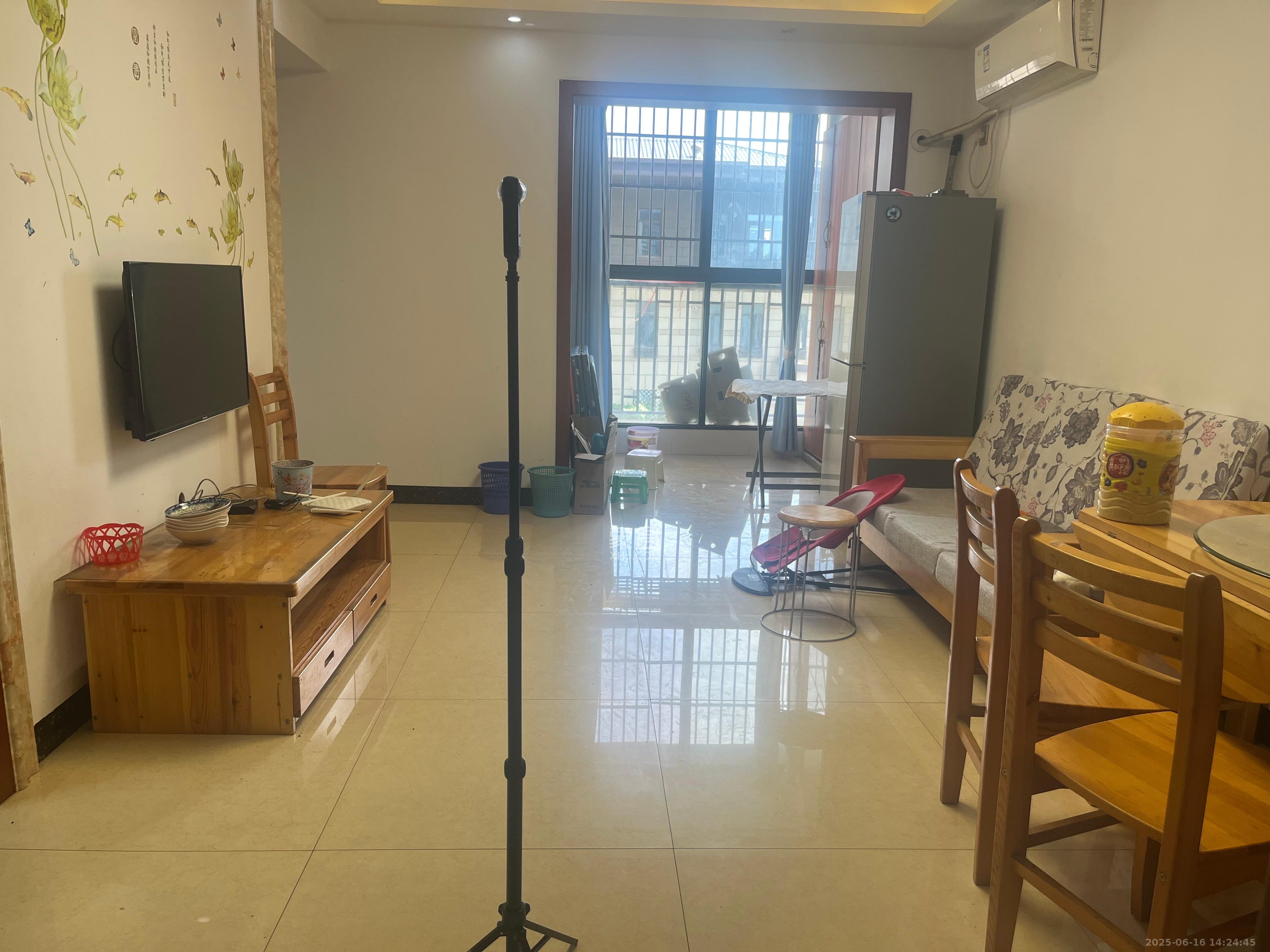 绿地之窗  3室2厅1卫    2200.0元/月