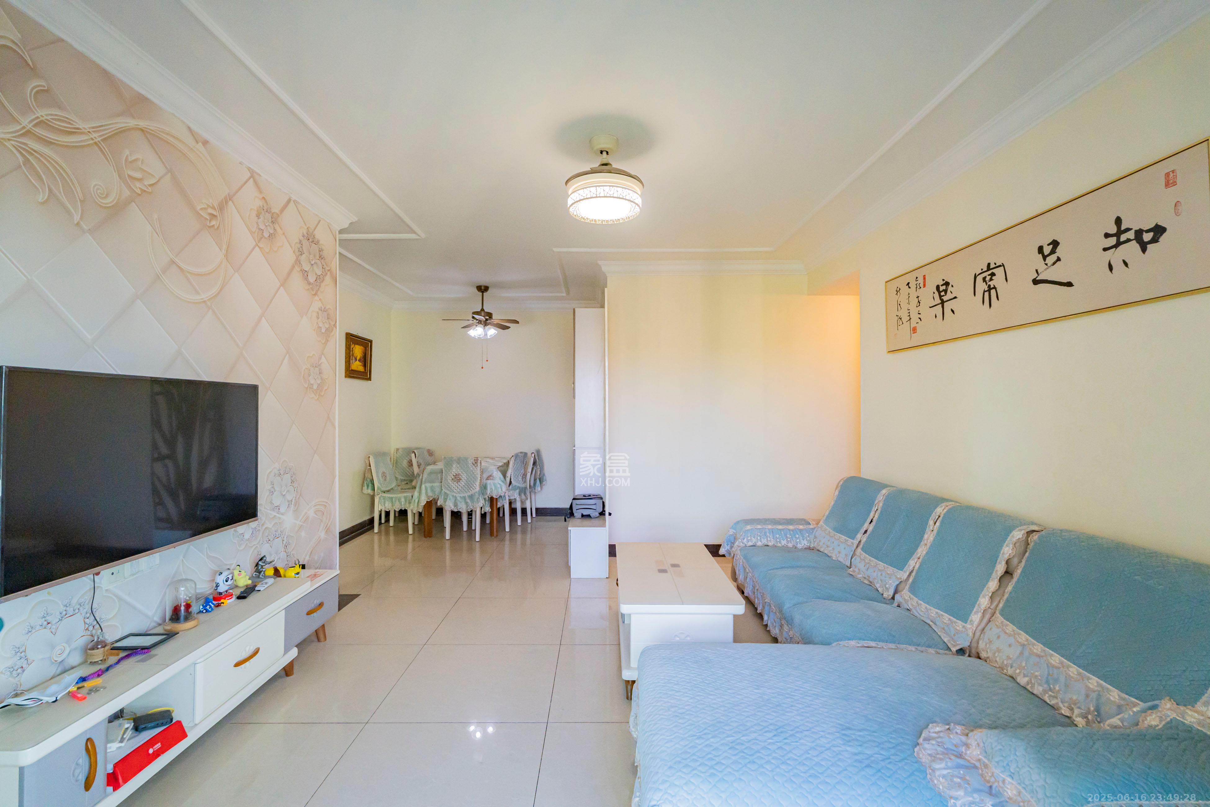 恒大雅苑  3室2厅1卫    98.0万客厅