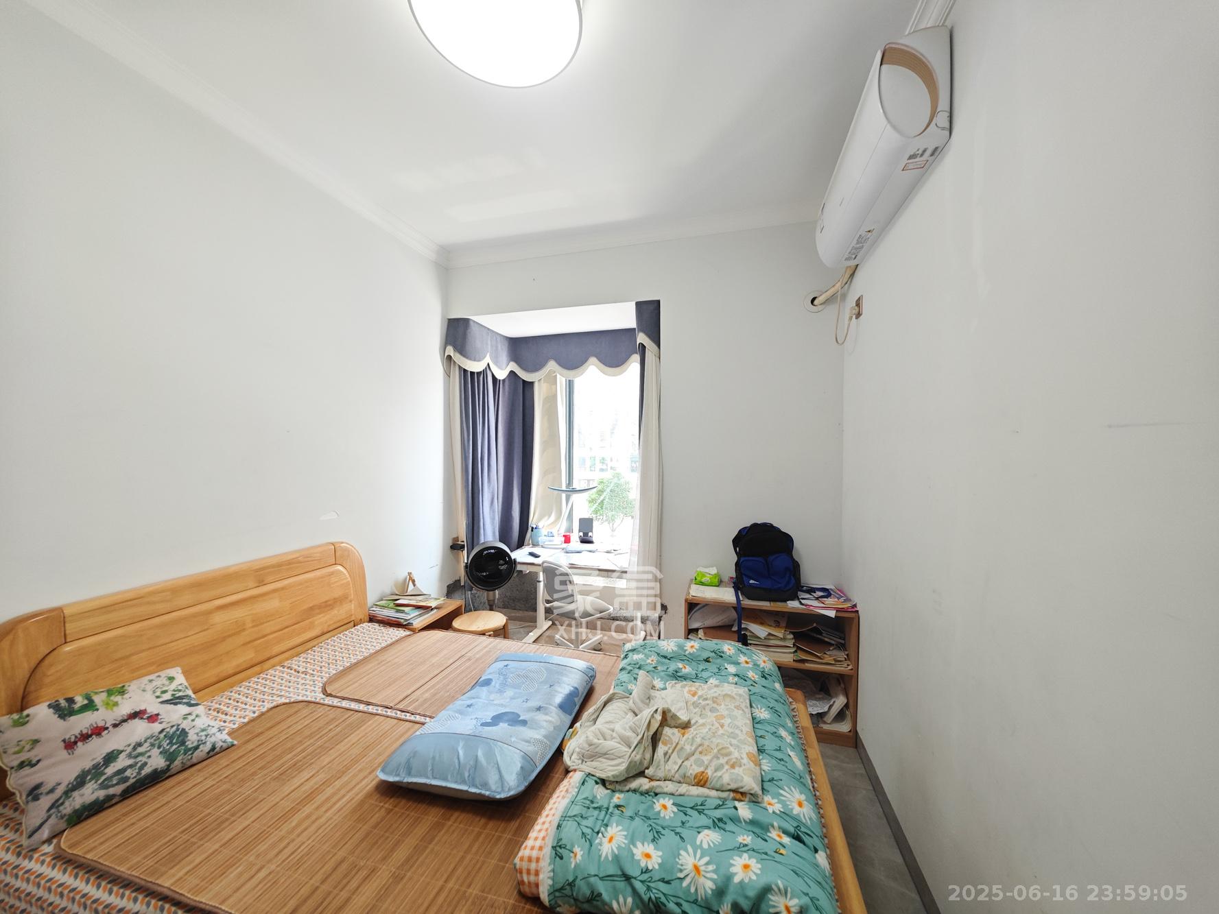 中建嘉和城  4室2厅2卫   125.00万卧室