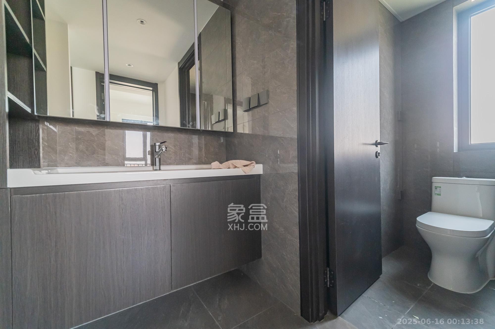 万科松湖天地 4室2厅3卫 245.0万 万科松湖天地 4室2厅3卫 245.0万其他