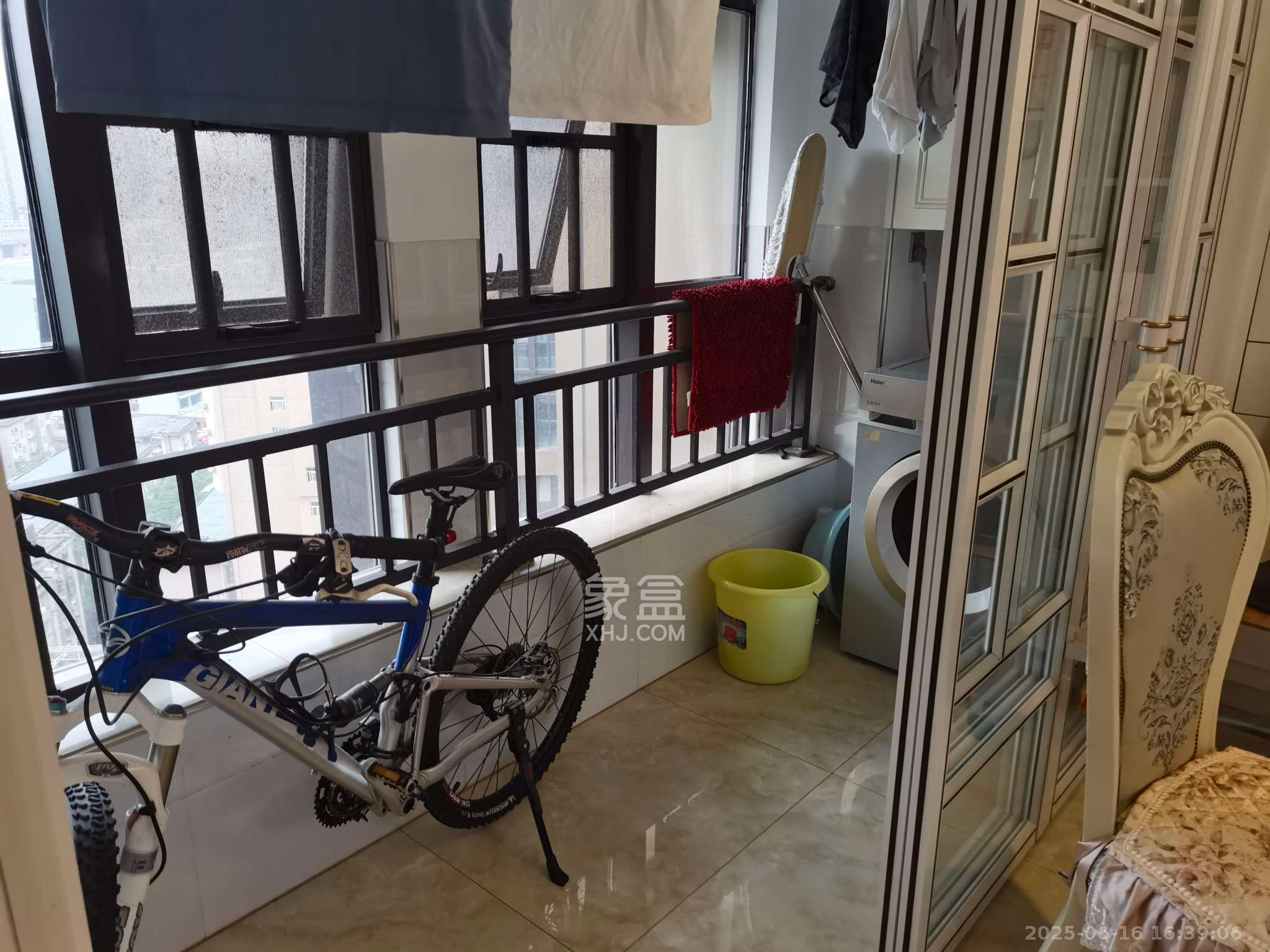 大财门公寓 3室2厅2卫 3600.0元/月 大财门公寓 3室2厅2卫 3600.0元/月室内图