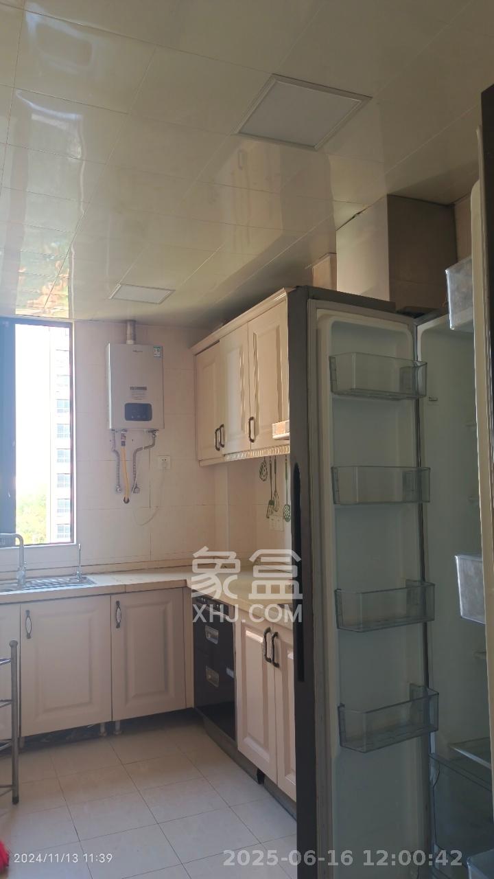 山水嘉园  4室2厅2卫    2200.0元/月室内图