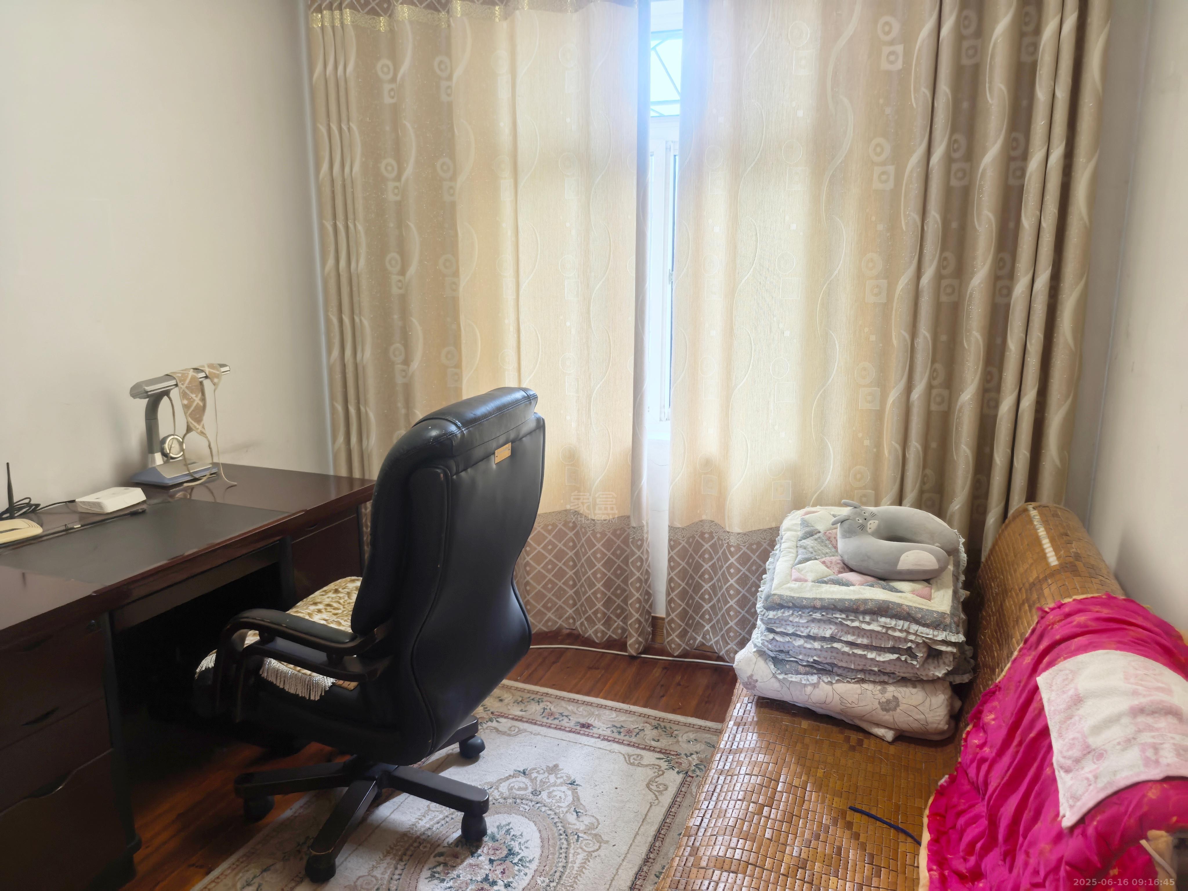 经纬大院大湖塘二村 3室2厅1卫 1100.0元/月 经纬大院大湖塘二村 3室2厅1卫 1100.0元/月室内图