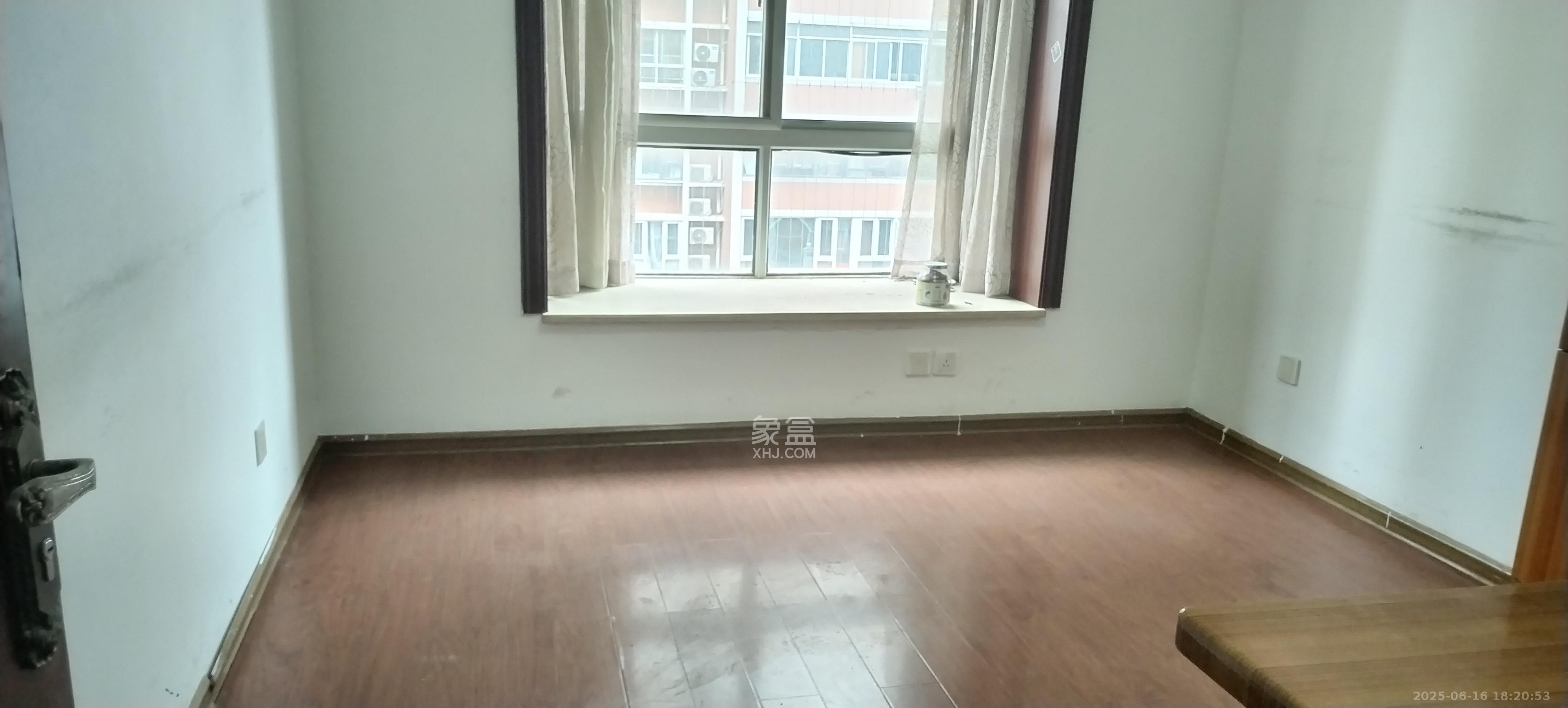 湘林家园(湘林小区电梯房) 5室2厅2卫 4200.0元/月 湘林家园(湘林小区电梯房) 5室2厅2卫 4200.0元/月室内图