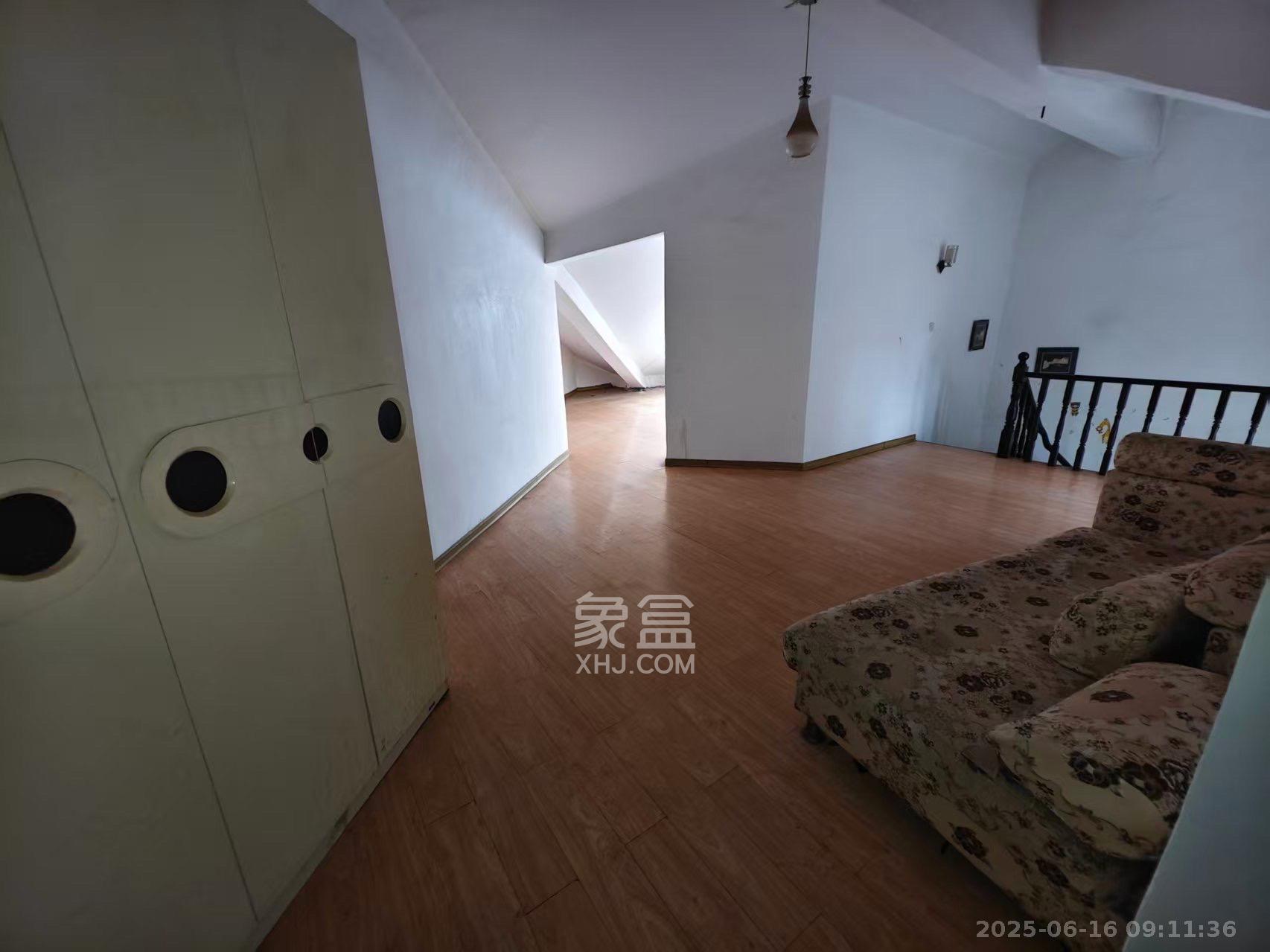 莲湖汽配城 5室2厅2卫 1700.0元/月 莲湖汽配城 5室2厅2卫 1700.0元/月室内图