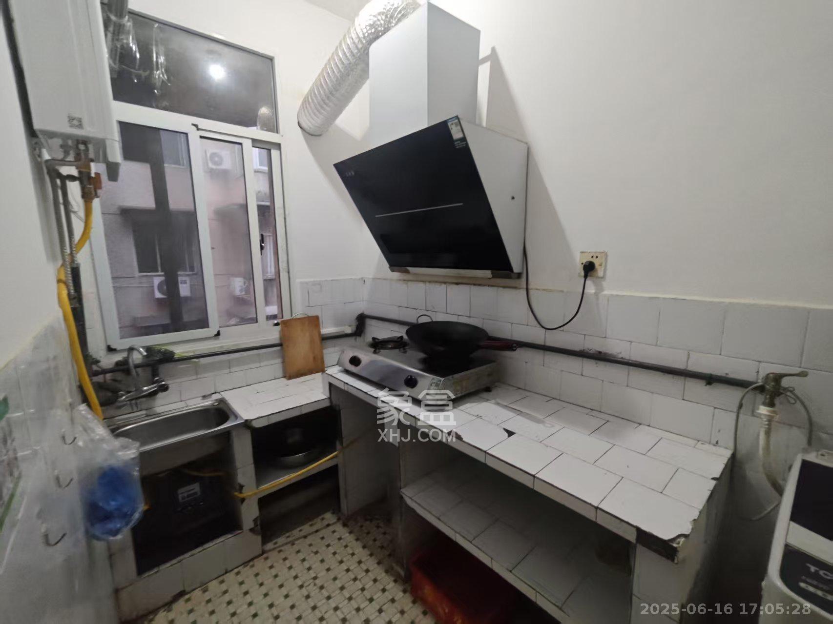 高压开关厂宿舍  2室1厅1卫    1200.0元/月 高压开关厂宿舍  2室1厅1卫    1200.0元/月室内图