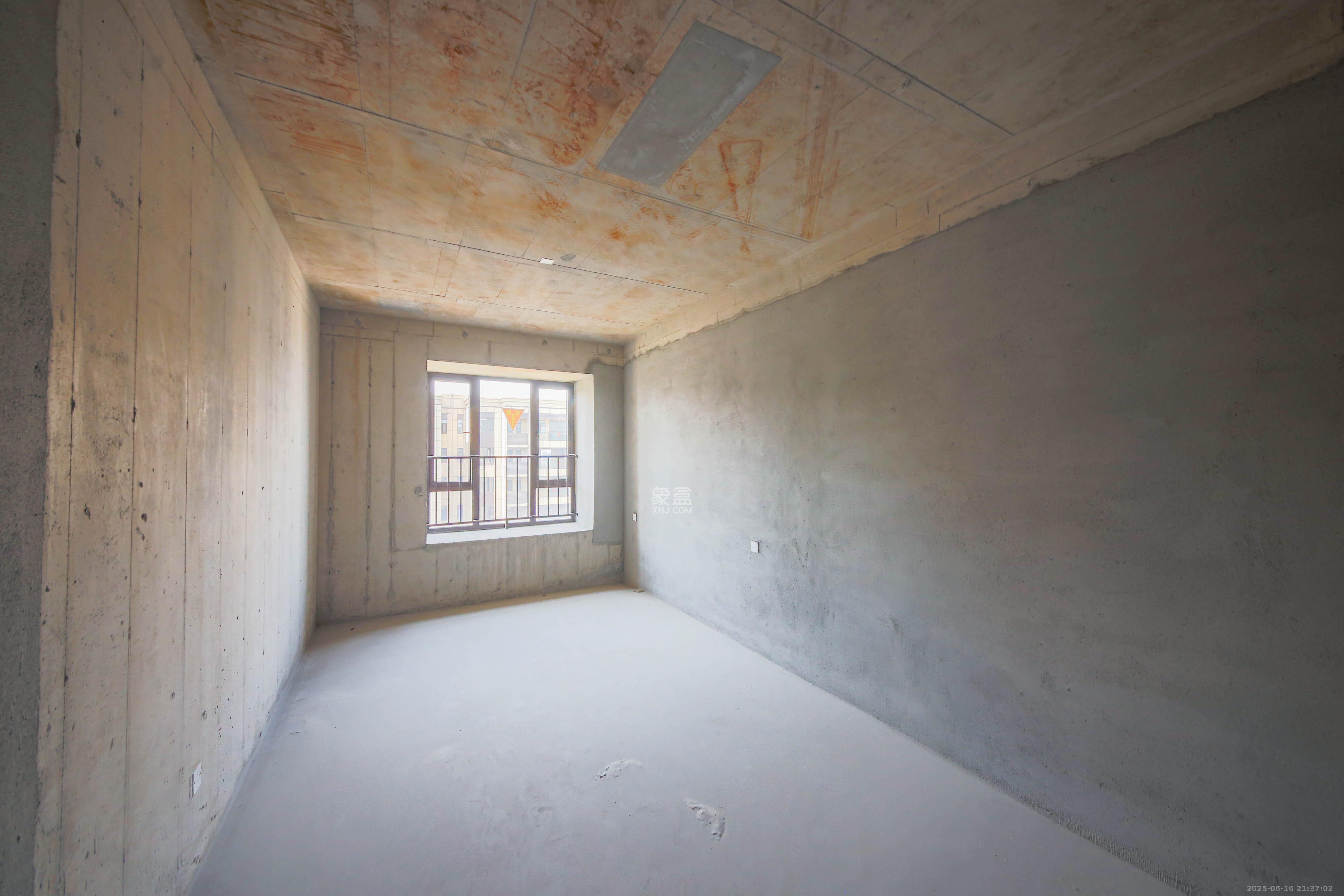 兴铁湘府和园 4室2厅2卫 280.0万 兴铁湘府和园 4室2厅2卫 280.0万卧室