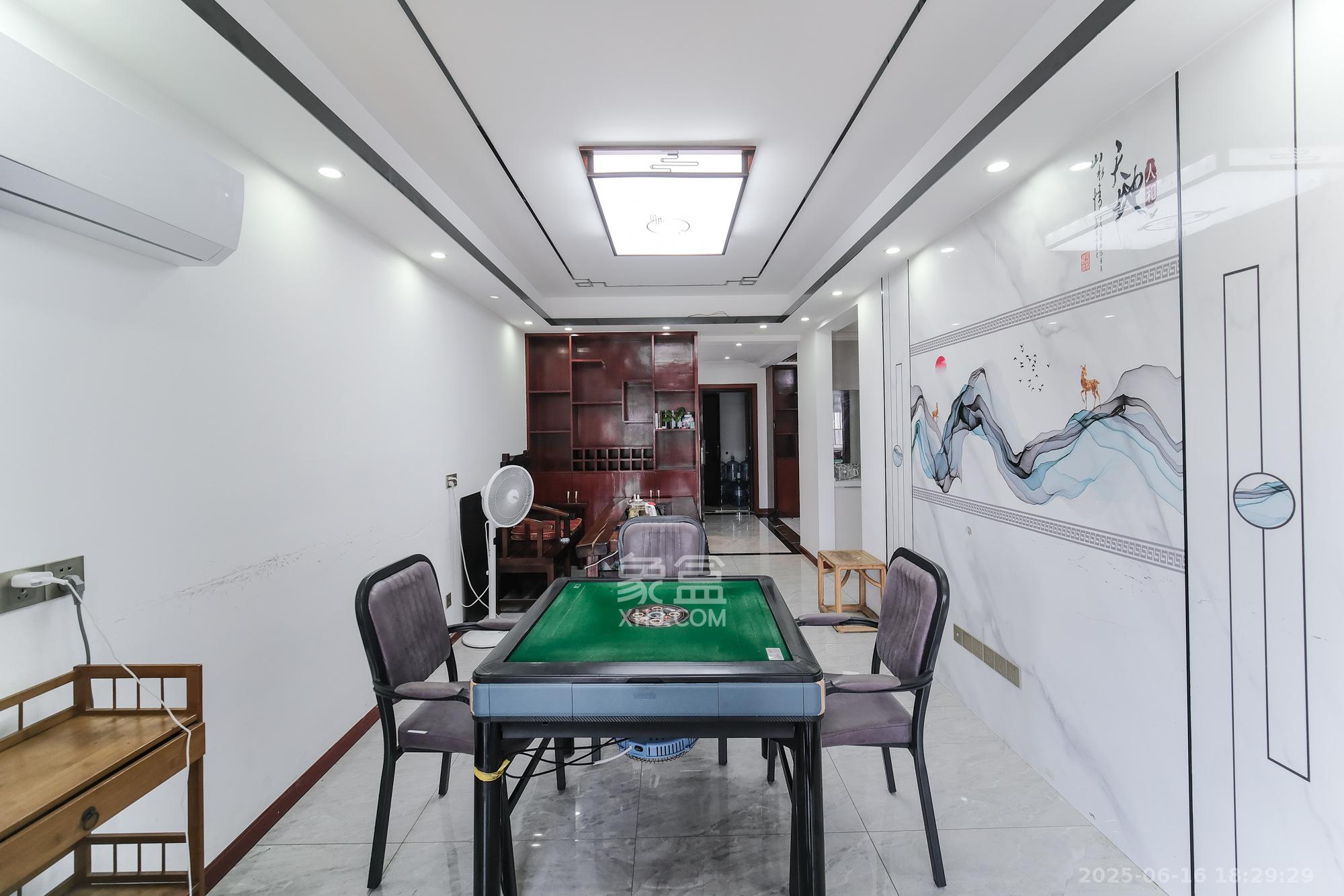 荣盛花语城  2室2厅1卫    48.8万 荣盛花语城  2室2厅1卫    48.8万客厅