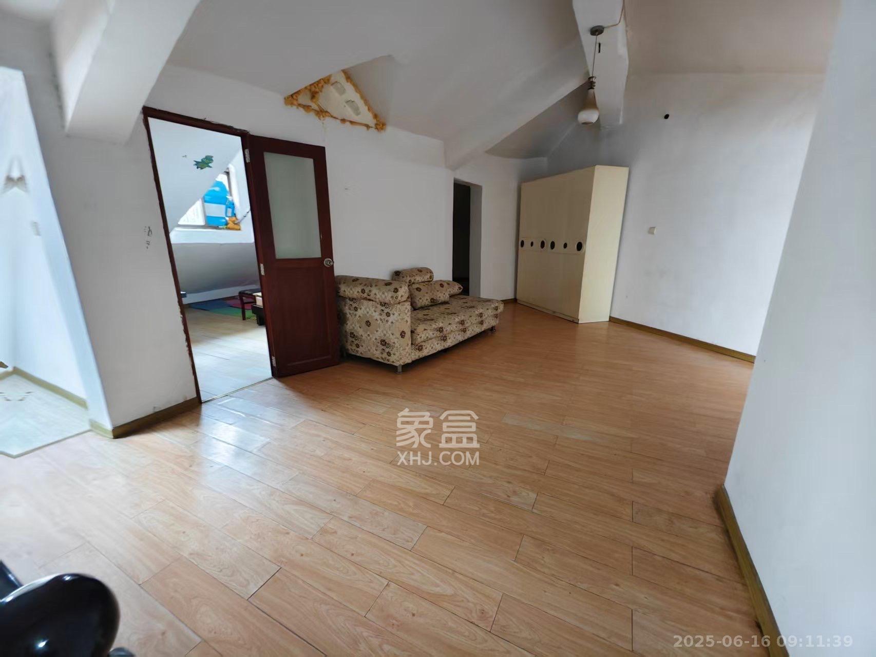 莲湖汽配城 5室2厅2卫 1700.0元/月 莲湖汽配城 5室2厅2卫 1700.0元/月室内图