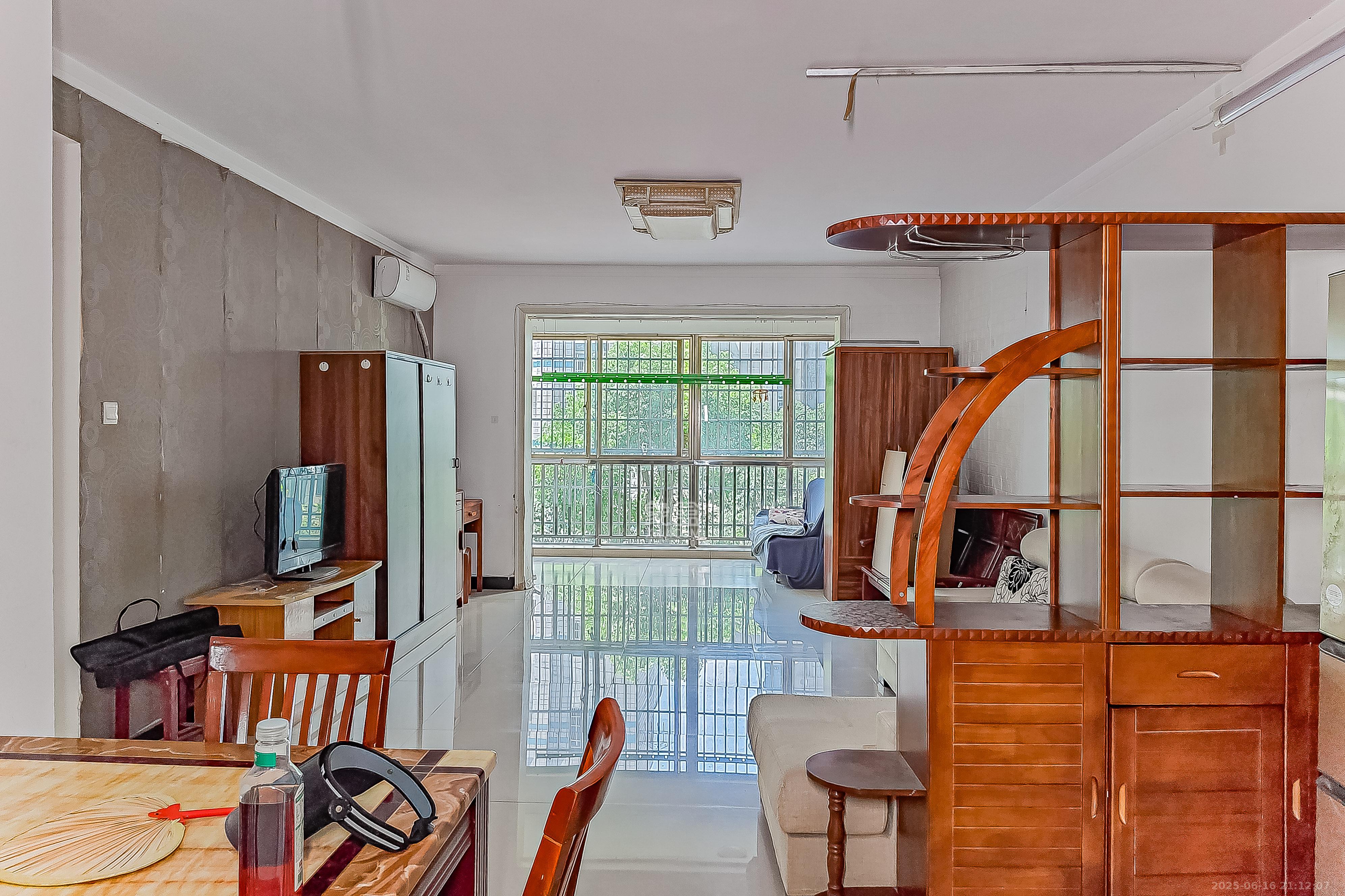 中天枫景园  2室2厅1卫    188.0万 中天枫景园  2室2厅1卫    188.0万客厅