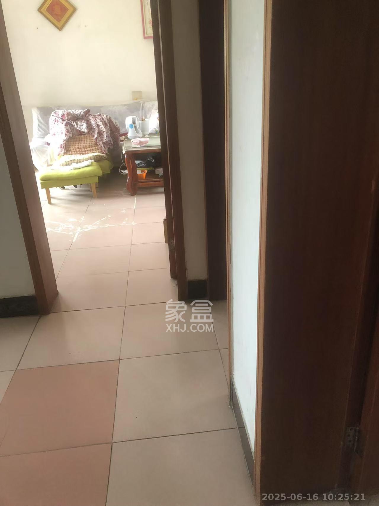 陡岭社区  2室2厅1卫    1000.0元/月 陡岭社区  2室2厅1卫    1000.0元/月室内图