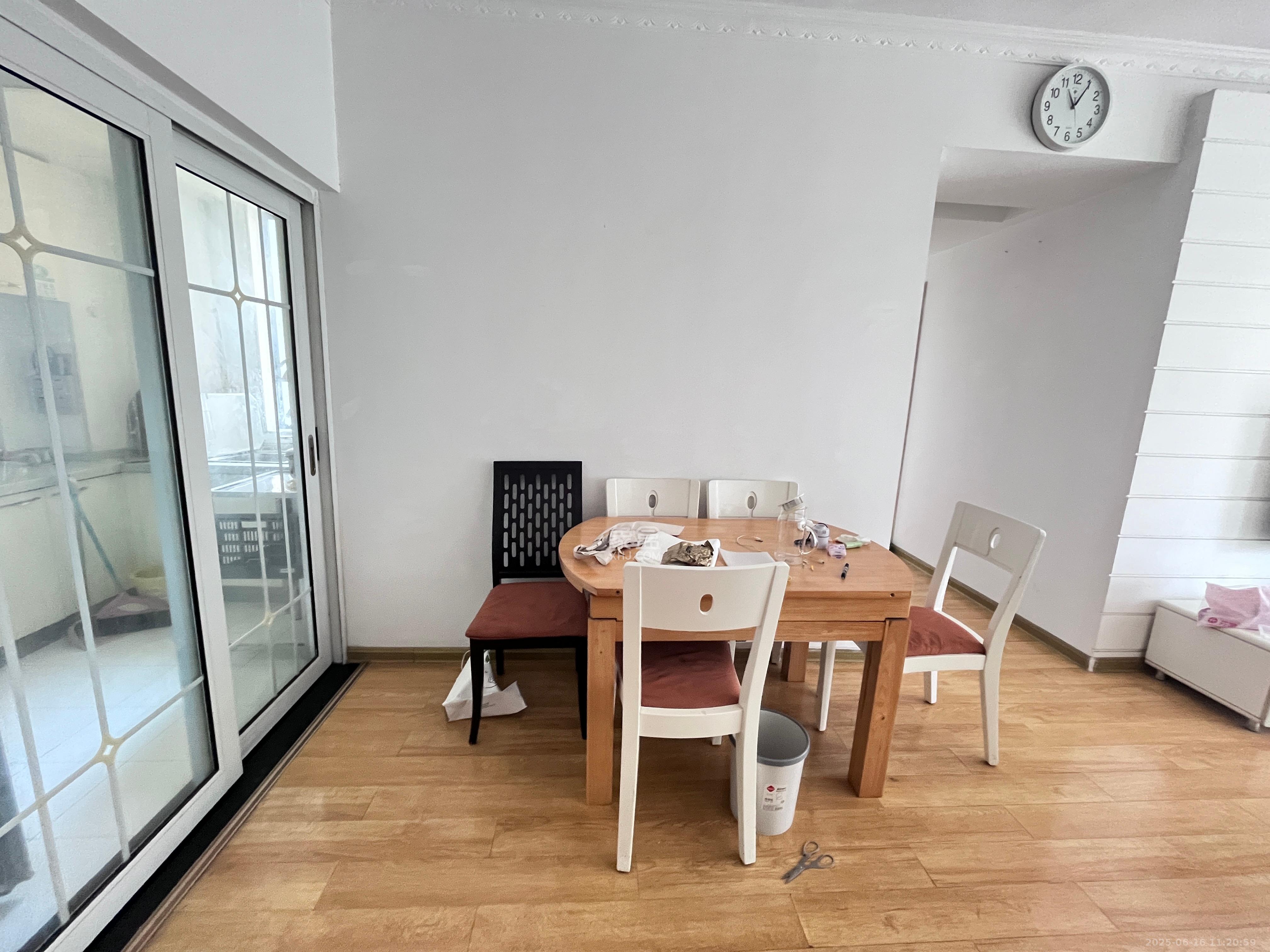 极目楚天  2室2厅1卫    2600.0元/月 极目楚天  2室2厅1卫    2600.0元/月室内图