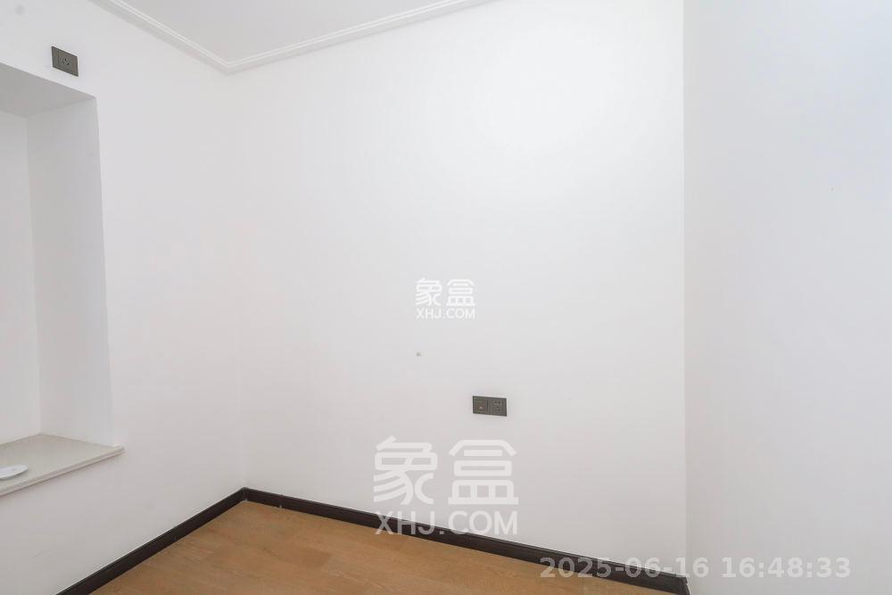 卓越中寰  4室2厅1卫   4000.00元/月室内图