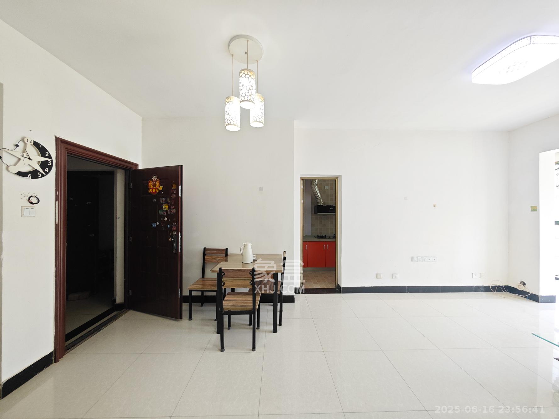 世纪桃花苑  2室2厅2卫    48.0万 世纪桃花苑  2室2厅2卫    48.0万客厅