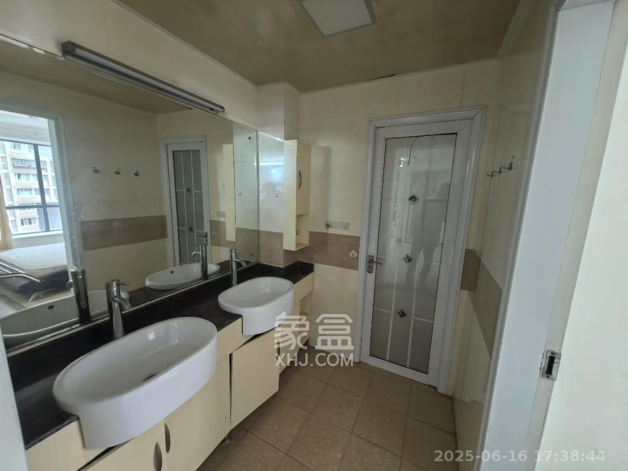 西子花苑  1室2厅1卫   2200.00元/月室内图