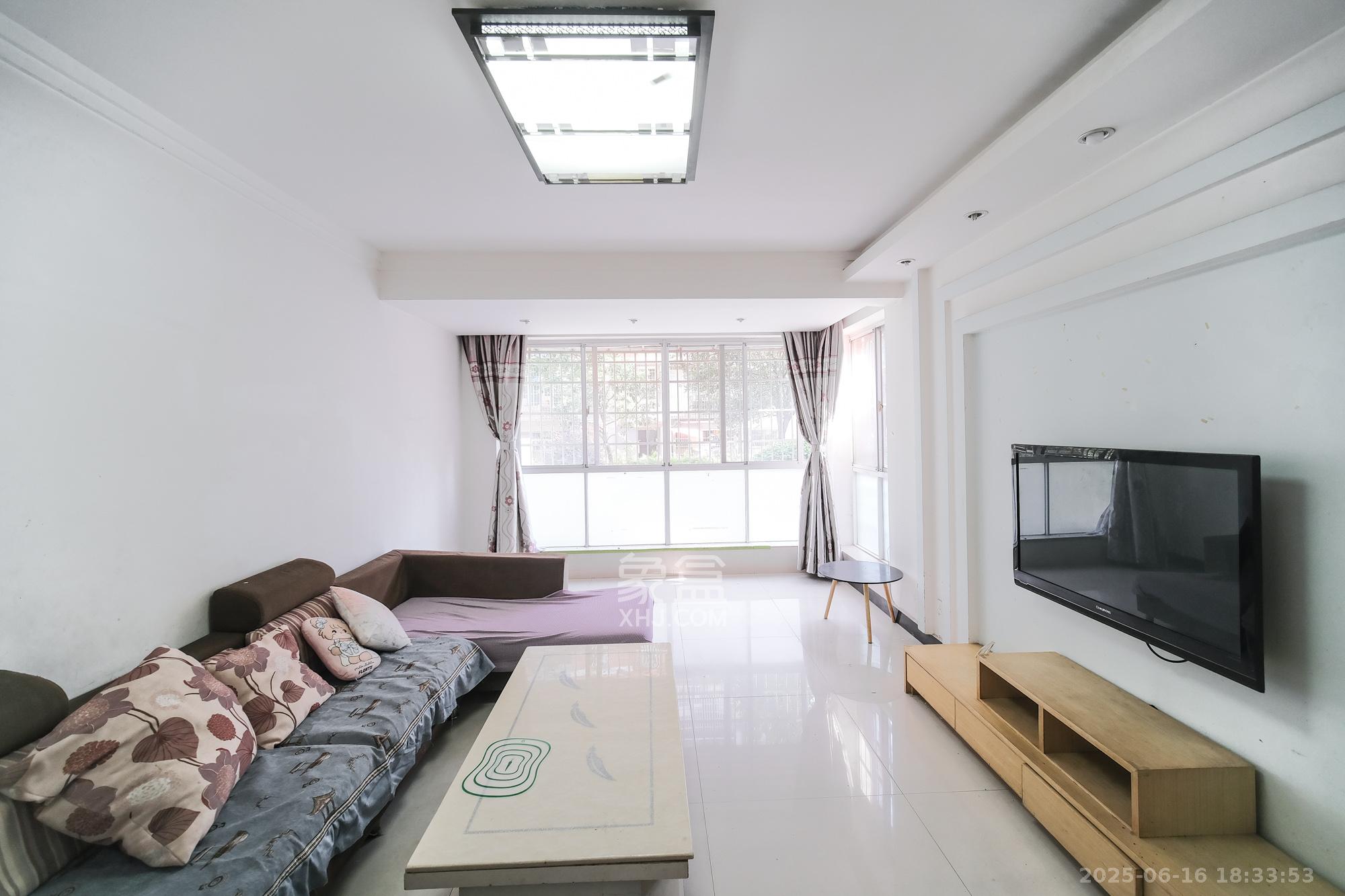 长丰星城 3室2厅1卫 62.8万 长丰星城 3室2厅1卫 62.8万客厅