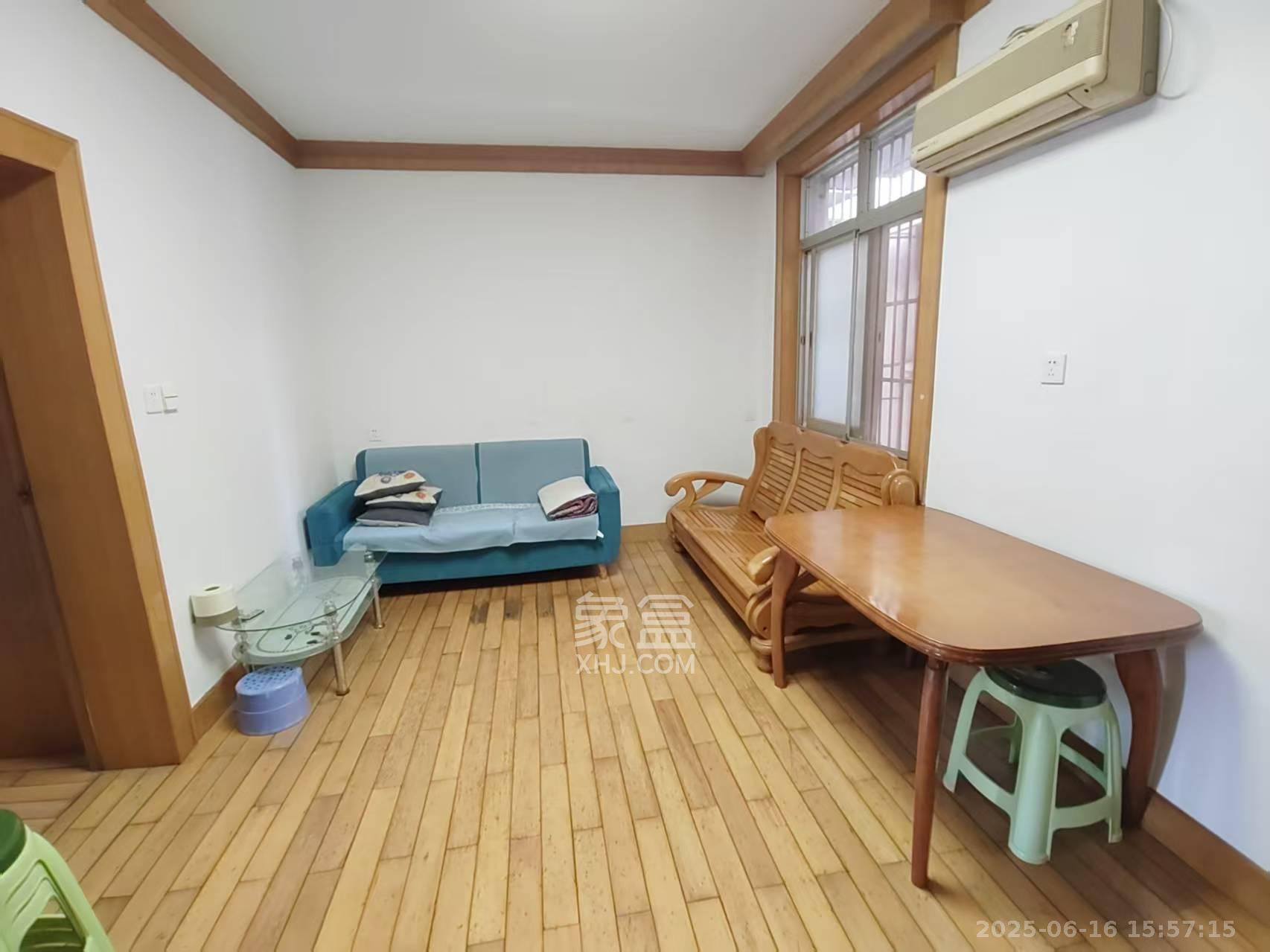 中南家园  1室1厅1卫   1600.00元/月室内图