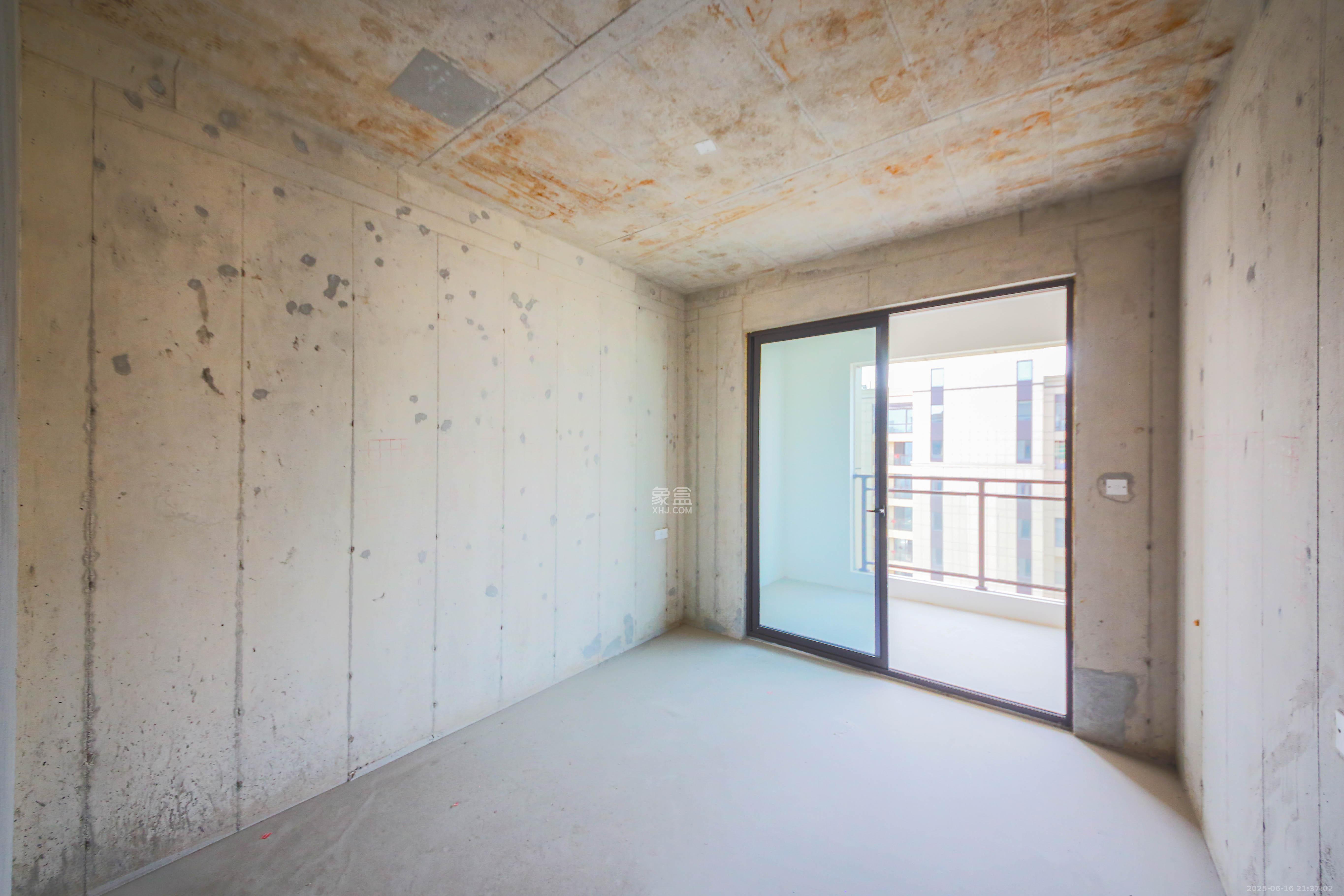 兴铁湘府和园 4室2厅2卫 280.0万 兴铁湘府和园 4室2厅2卫 280.0万卧室