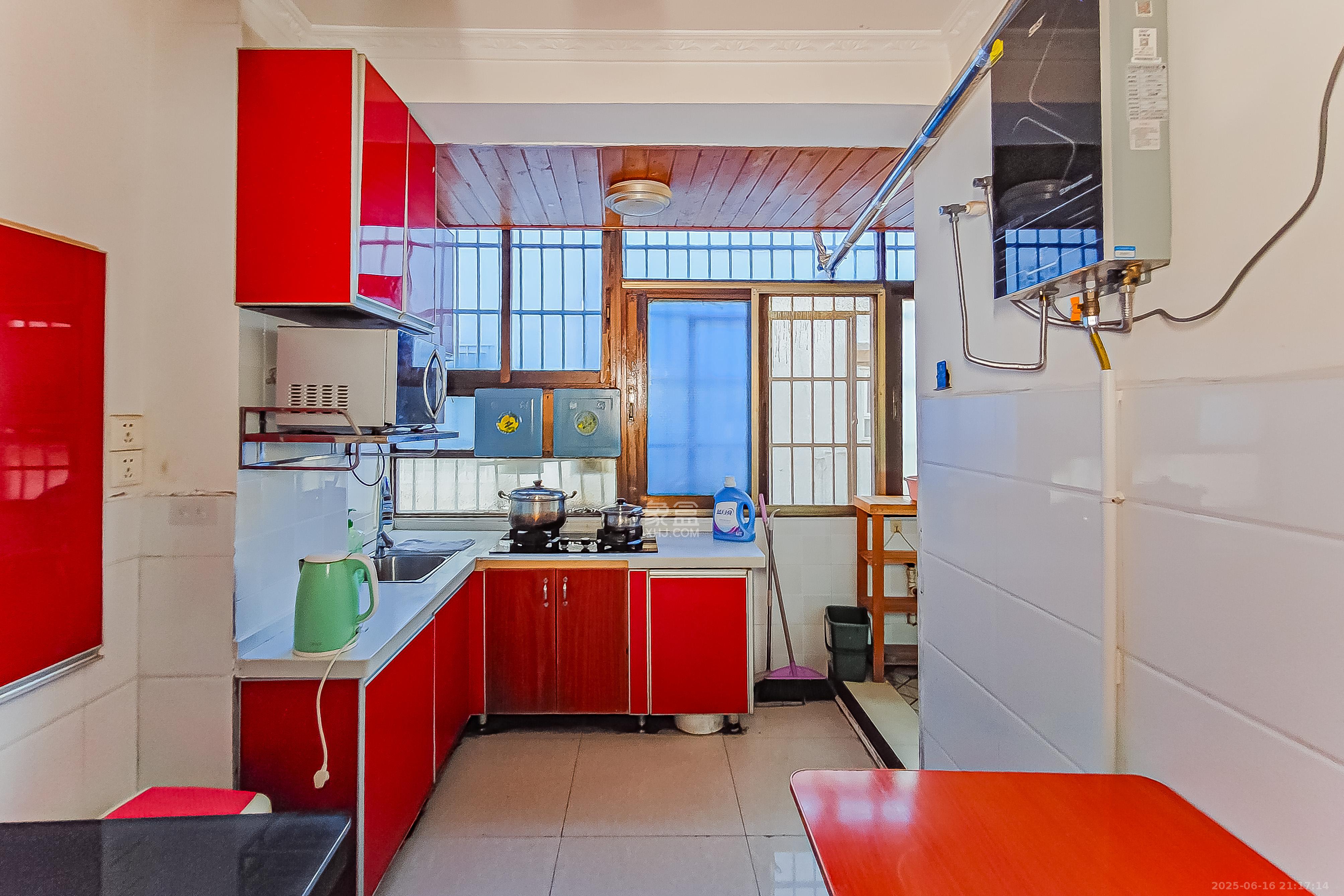 上碧湘街碧丽楼  2室1厅1卫    50.0万 上碧湘街碧丽楼  2室1厅1卫    50.0万厨房