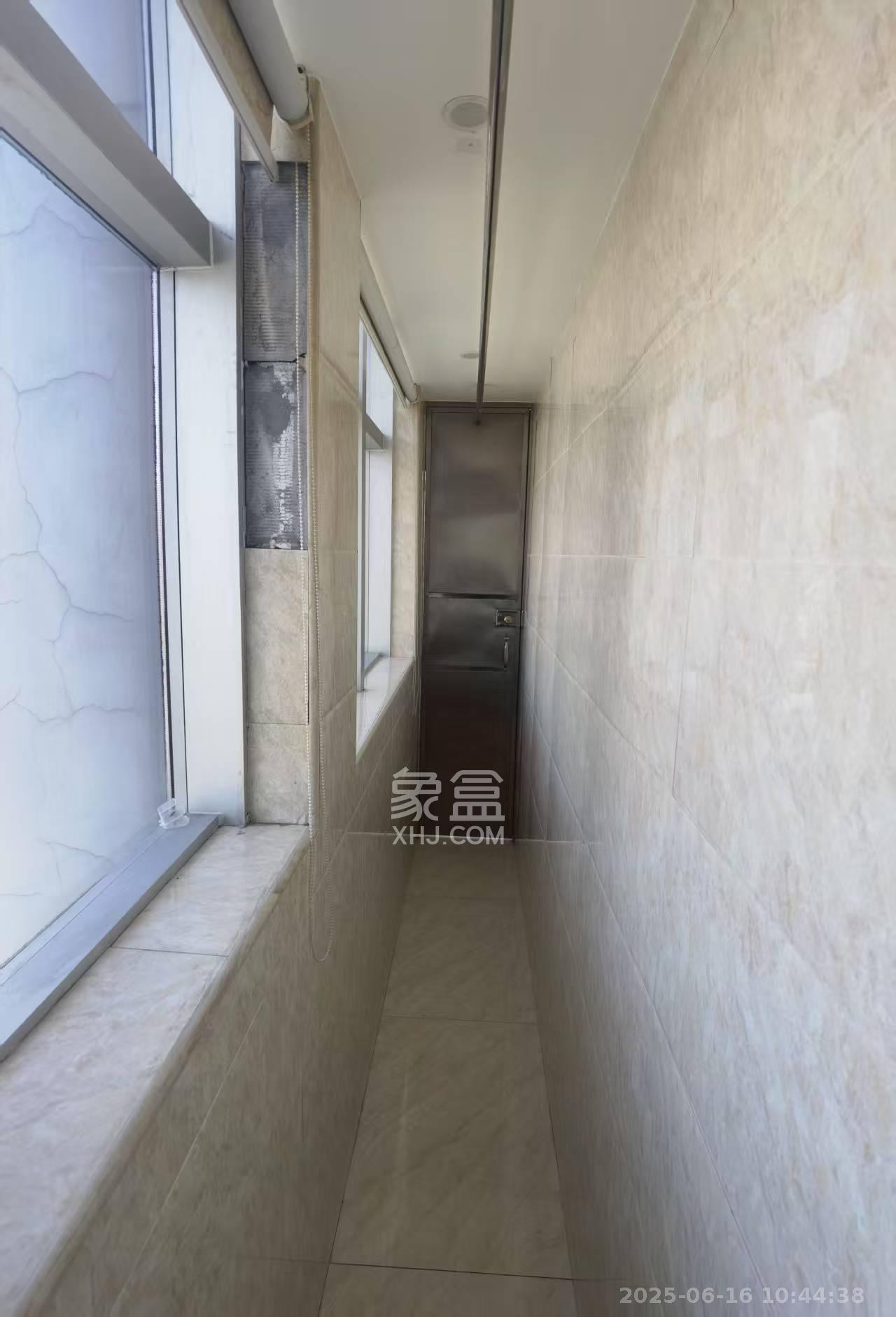 东方芙蓉  1室1厅1卫   1800.00元/月室内图
