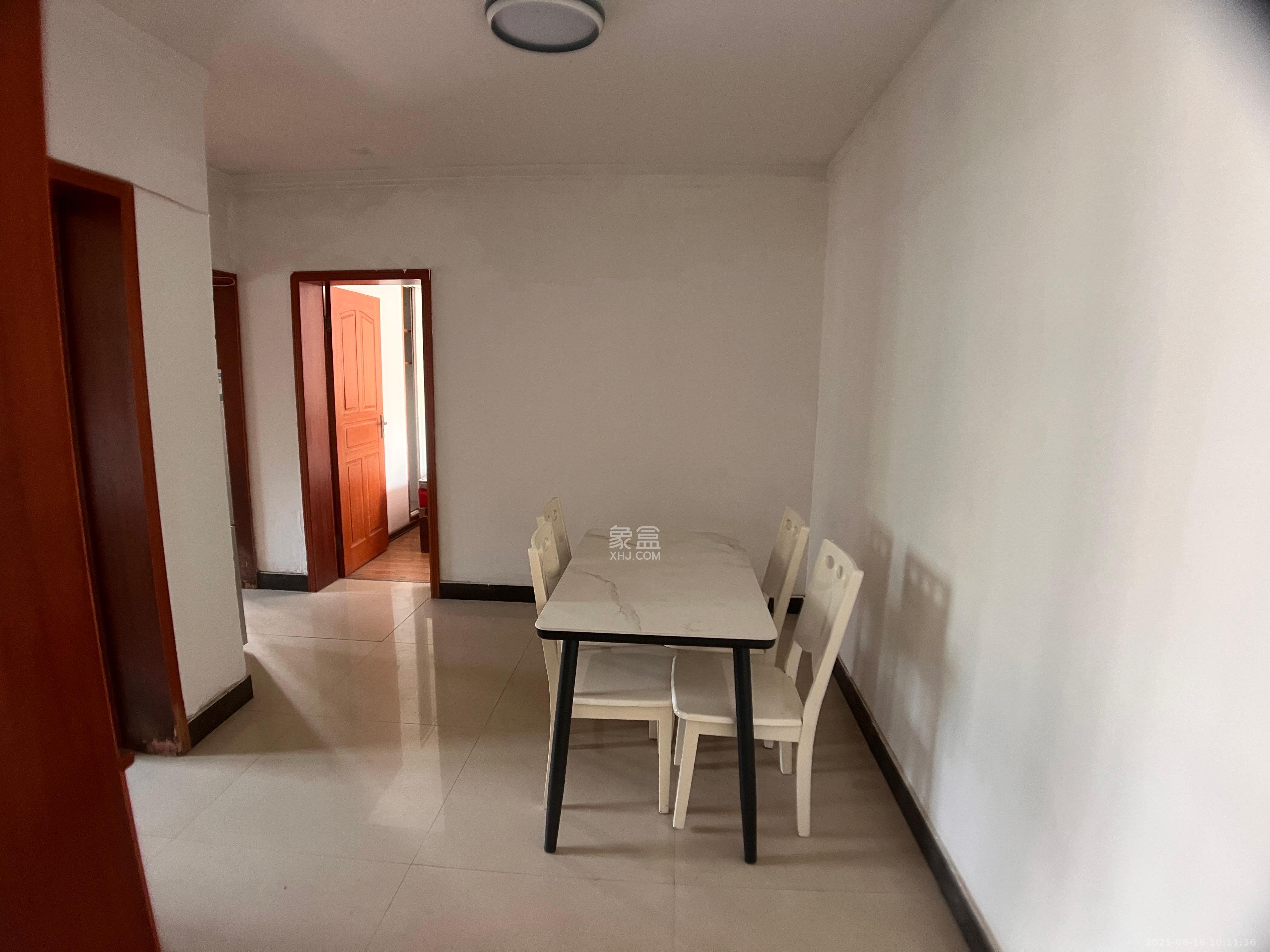 金麓西岸和苑  2室2厅1卫    1800.0元/月 金麓西岸和苑  2室2厅1卫    1800.0元/月室内图