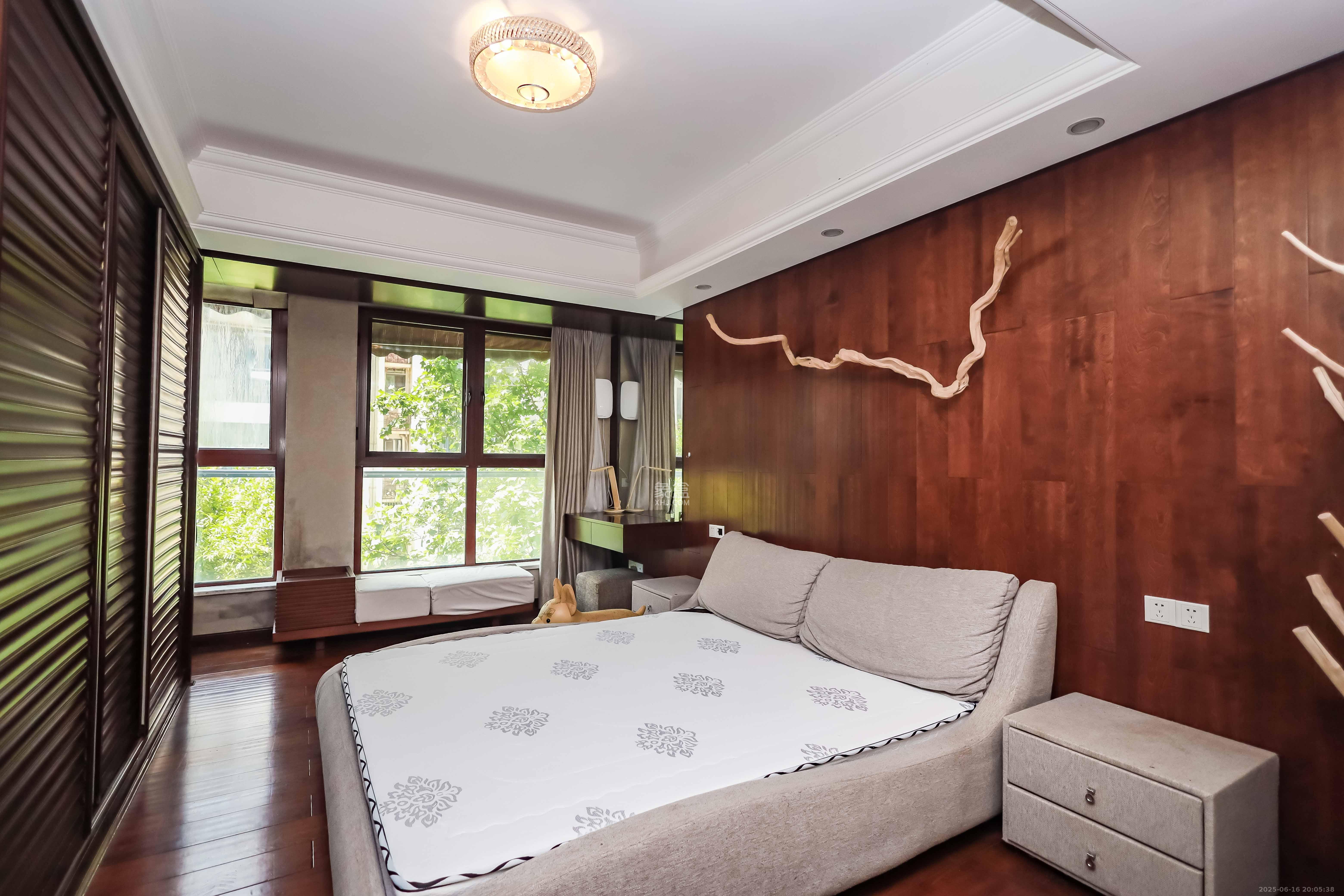 金科东方大院三四期 4室2厅2卫 138.0万 金科东方大院三四期 4室2厅2卫 138.0万卧室