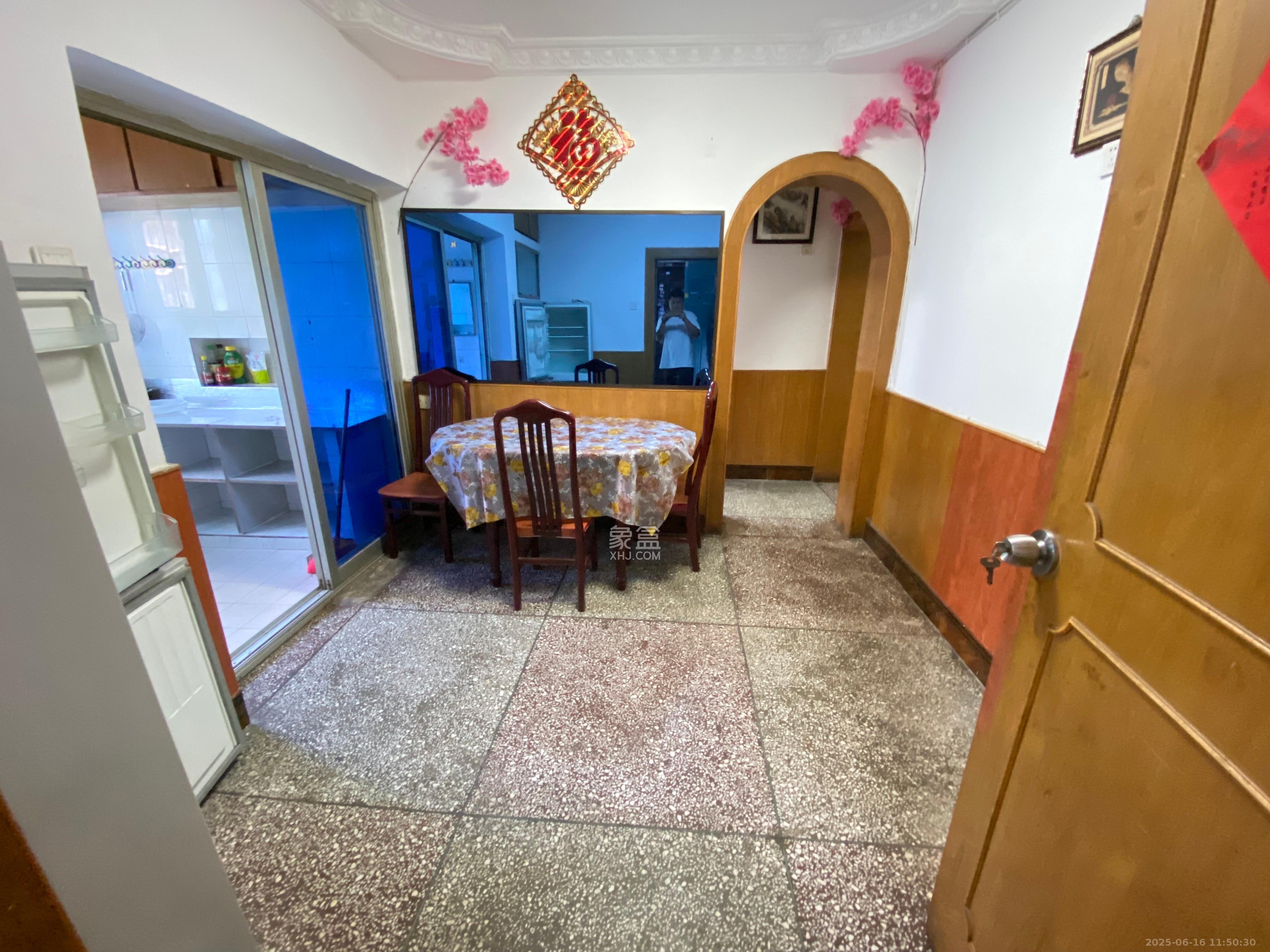 红旗区三片 2室1厅1卫 1500.0元/月 红旗区三片 2室1厅1卫 1500.0元/月室内图