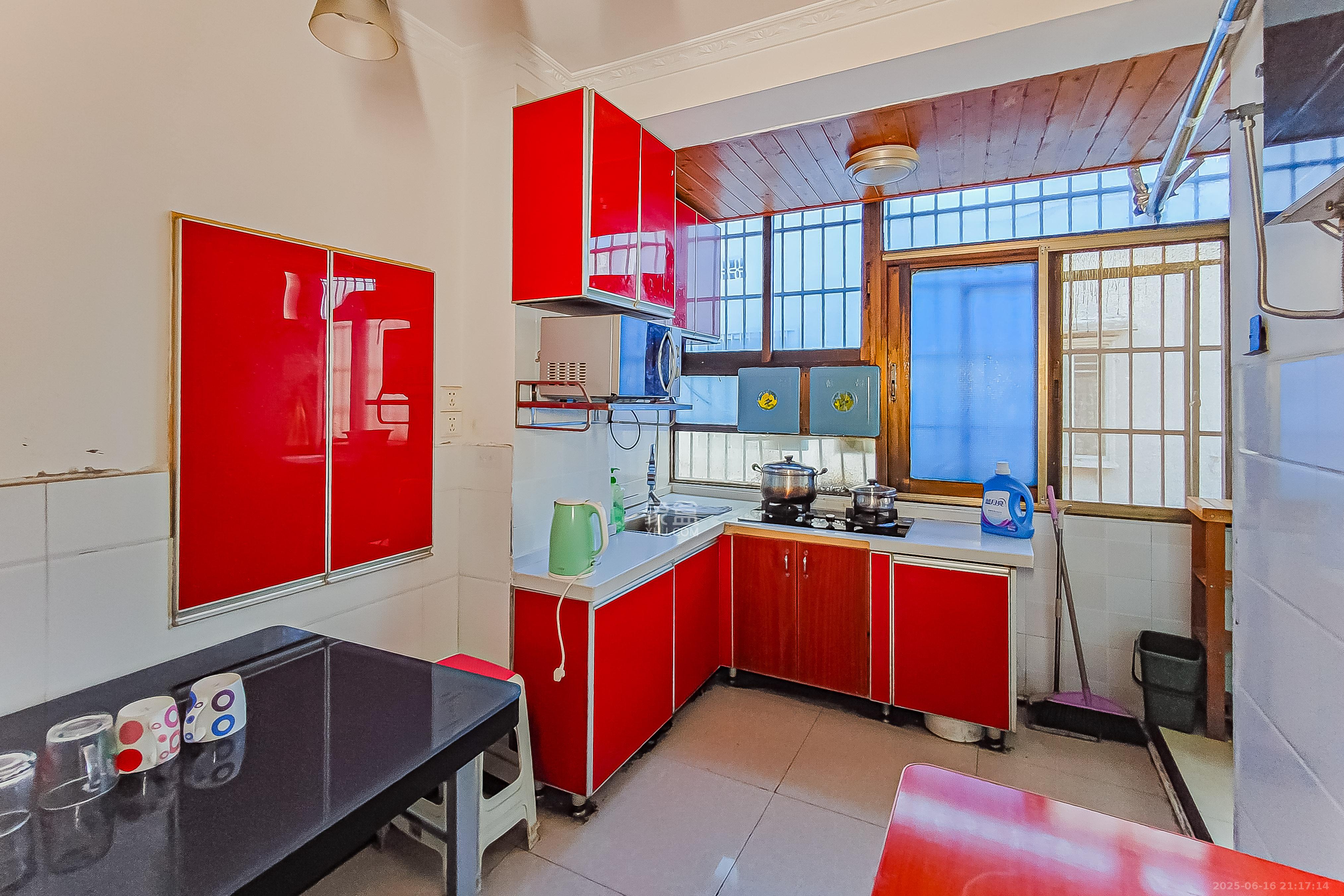 上碧湘街碧丽楼  2室1厅1卫    50.0万 上碧湘街碧丽楼  2室1厅1卫    50.0万厨房